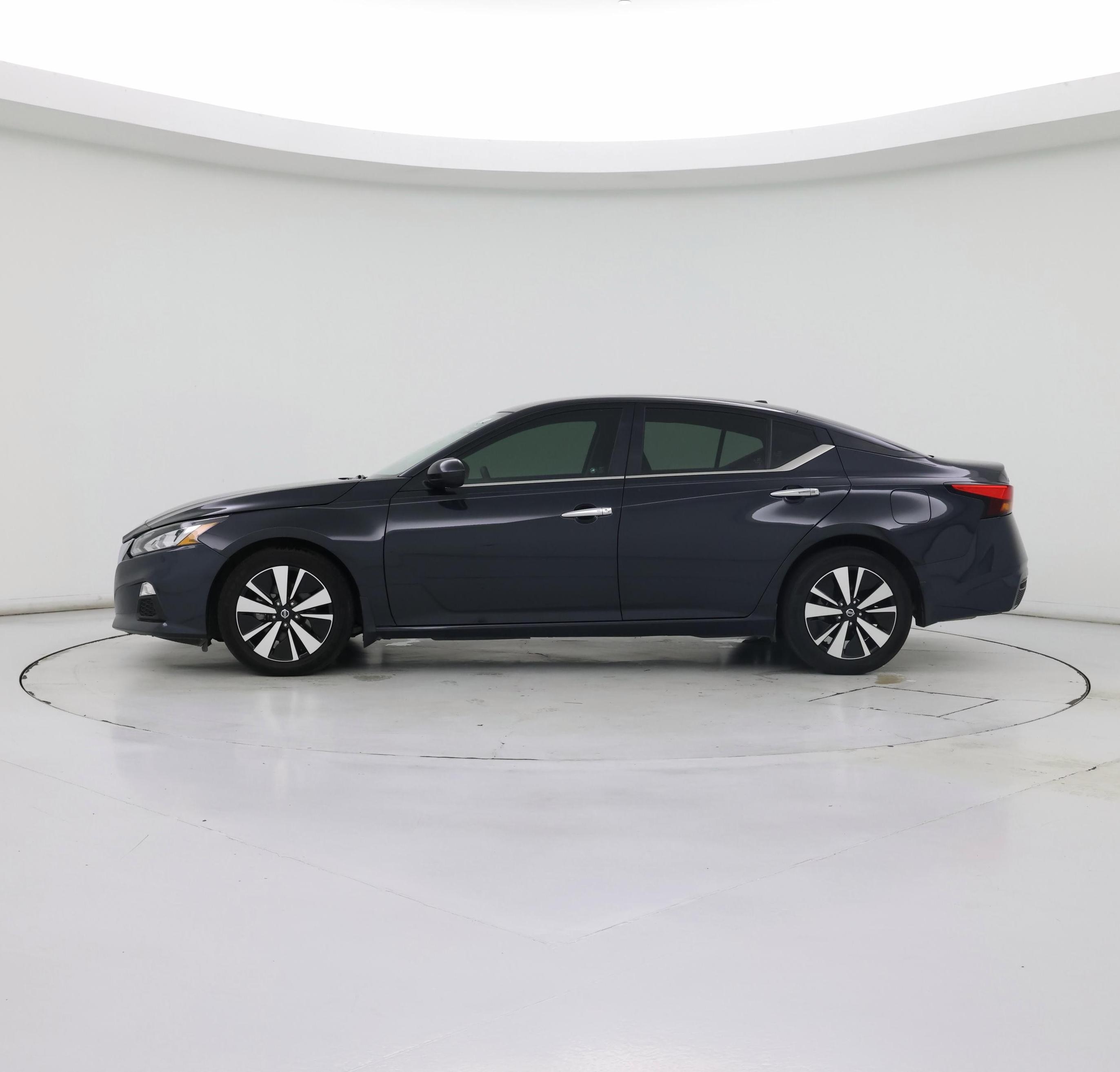 Thumbnail: 2022 Nissan Altima - 3