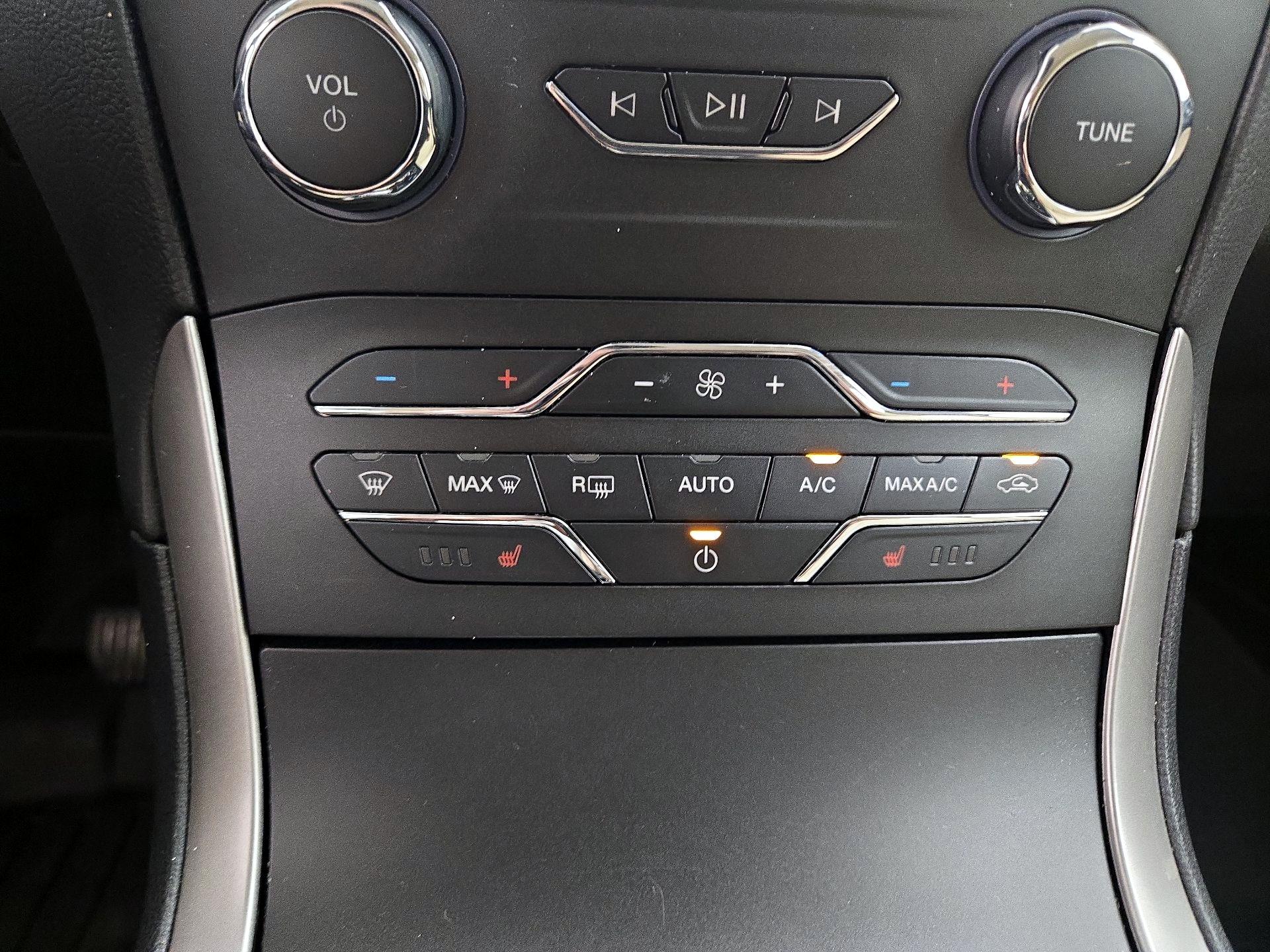 Thumbnail: 2020 Ford Edge - 16