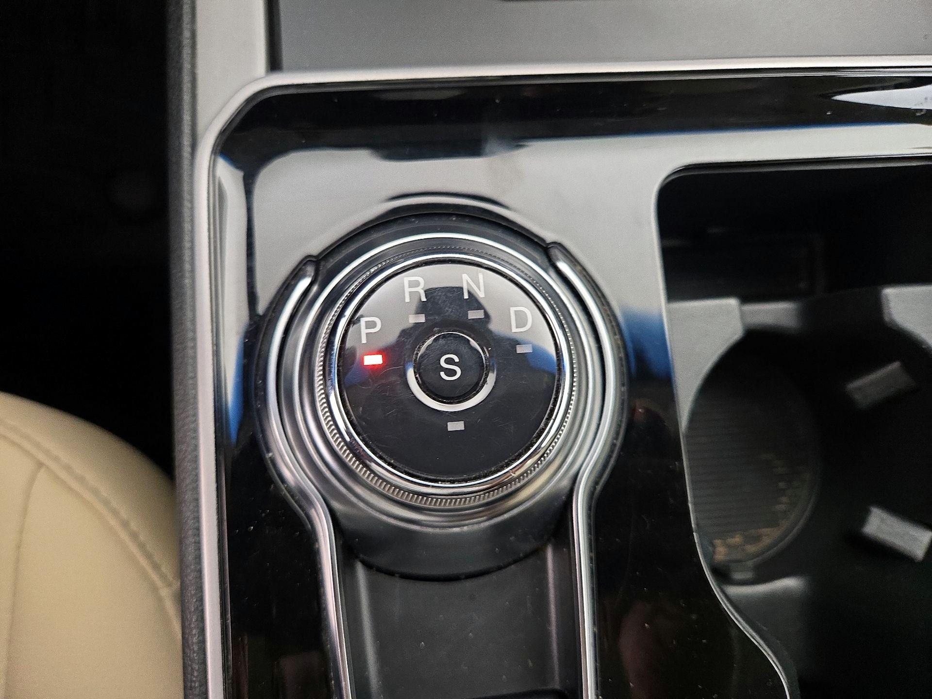 Thumbnail: 2020 Ford Edge - 17