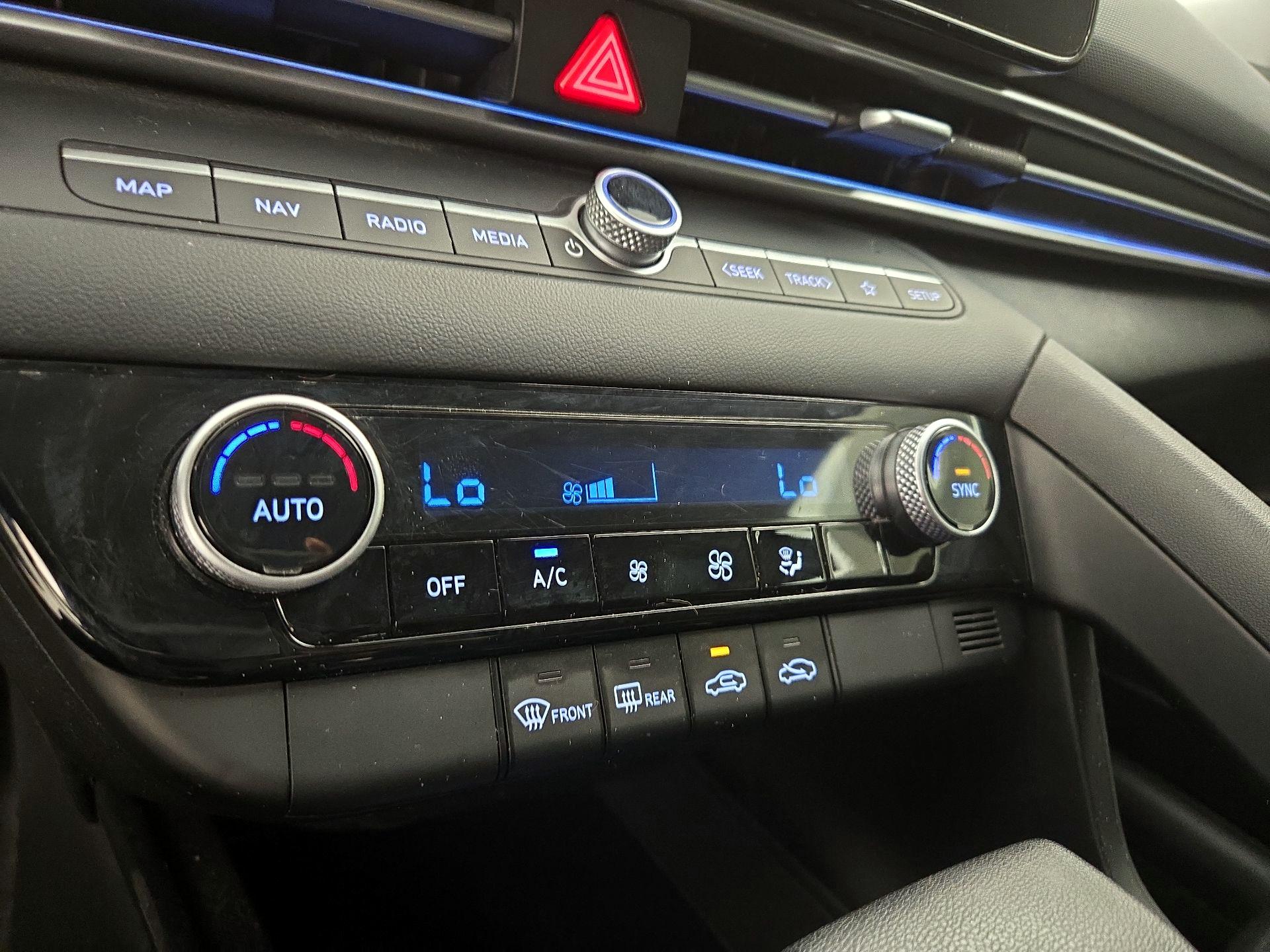 Thumbnail: 2024 Hyundai Elantra - 17
