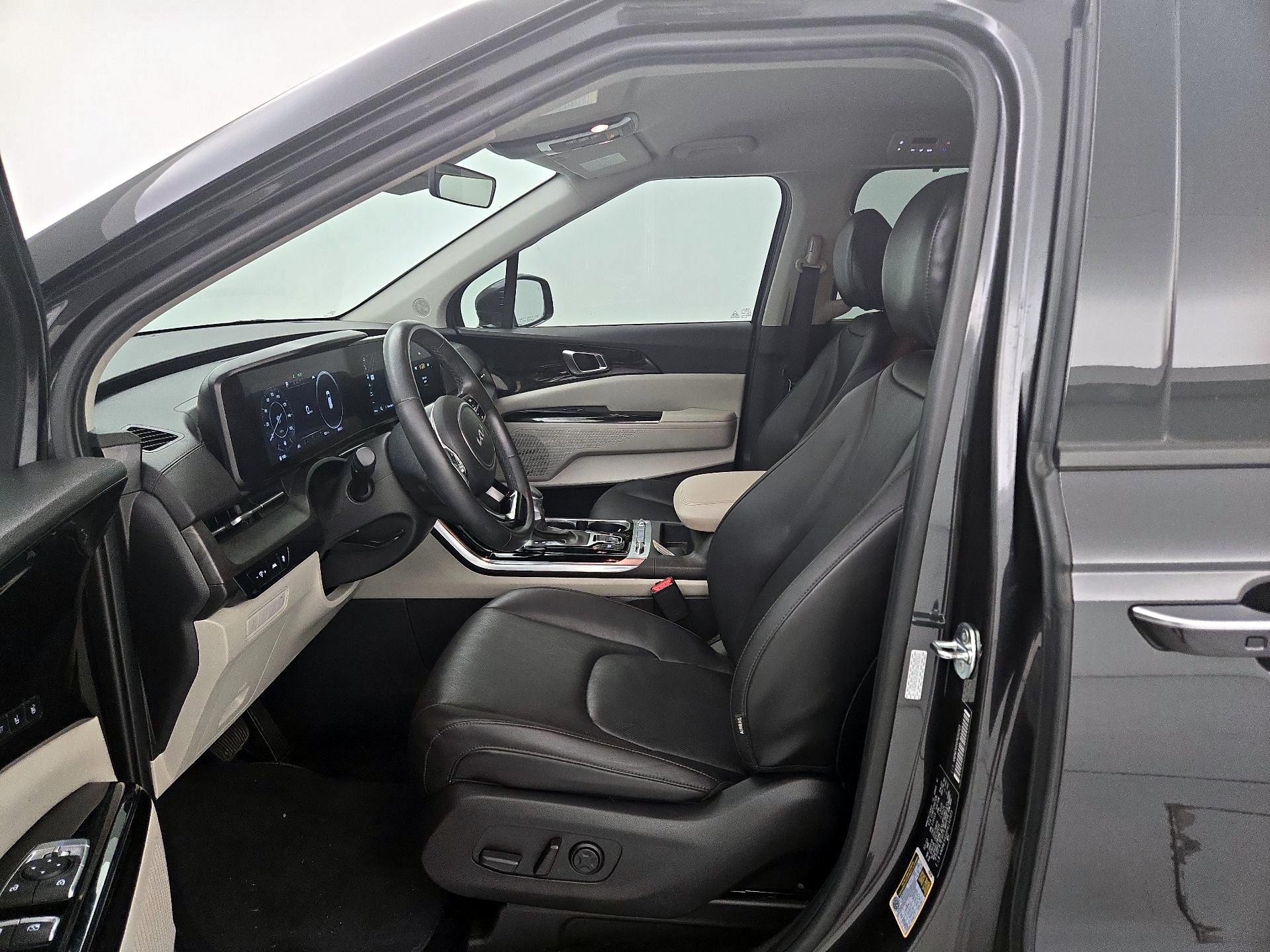 Thumbnail: 2023 Kia Carnival - 11