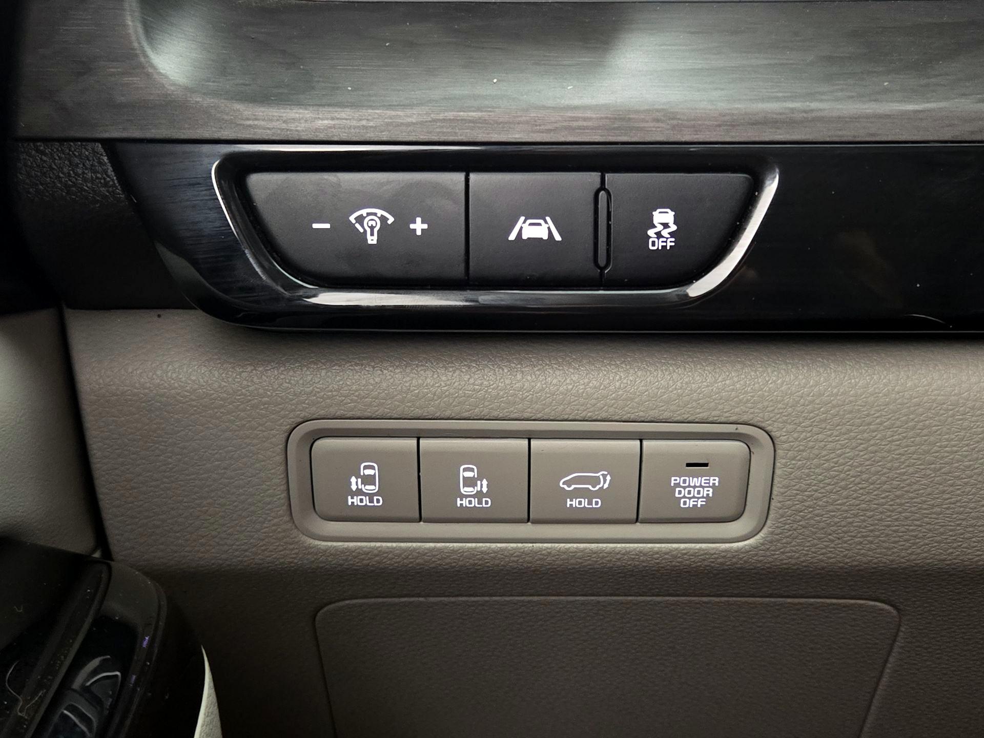 Thumbnail: 2023 Kia Carnival - 13