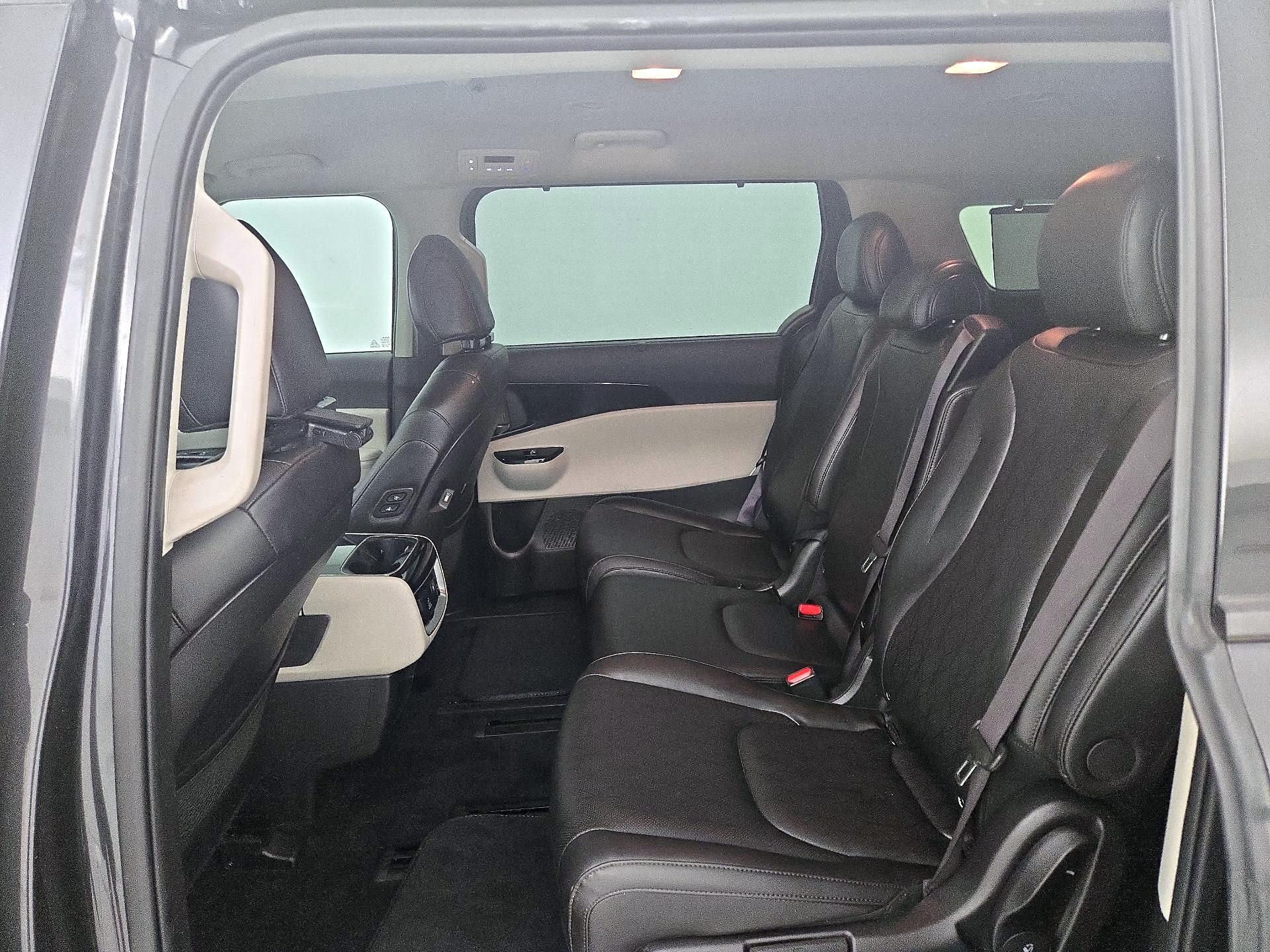 Thumbnail: 2023 Kia Carnival - 20