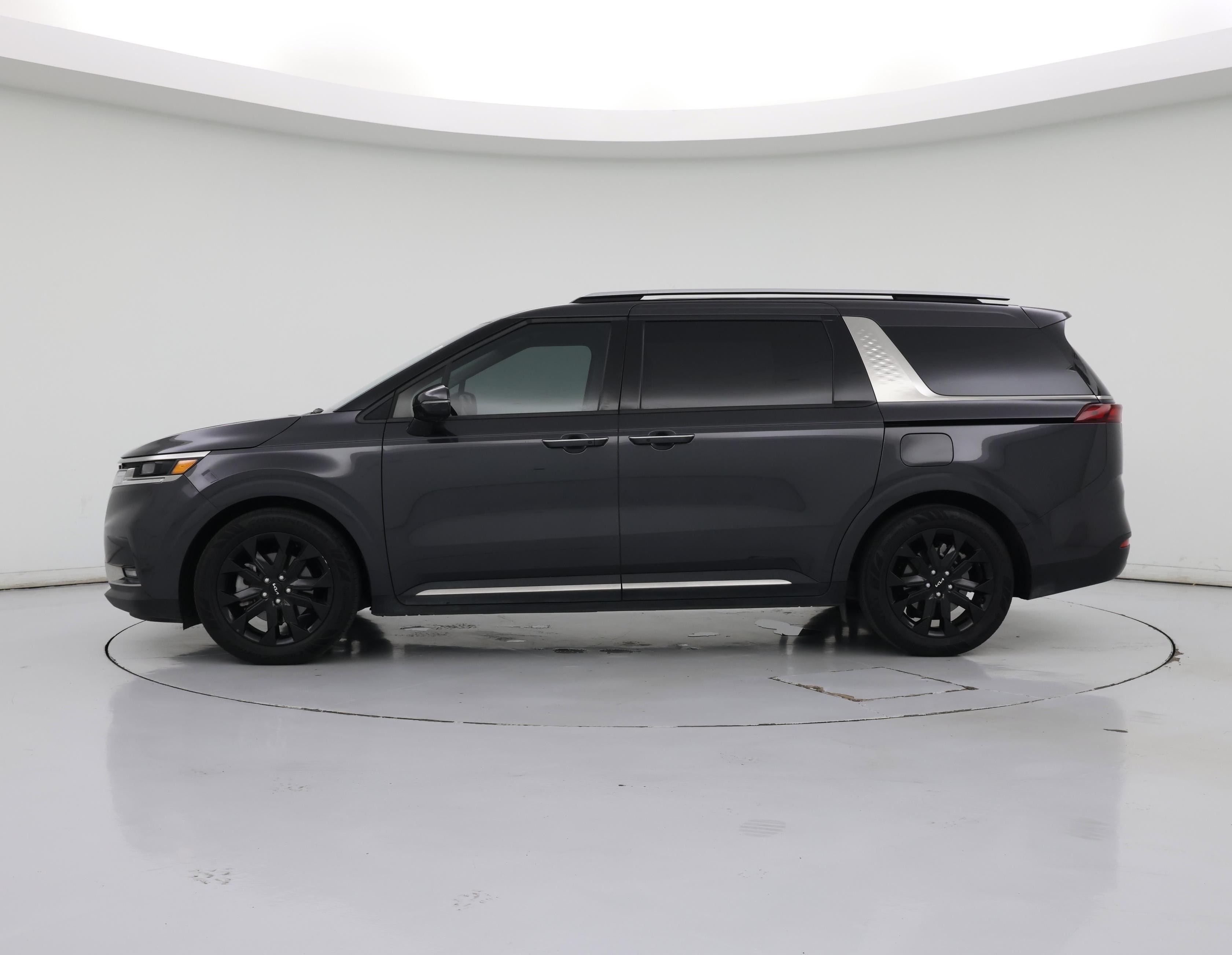 Thumbnail: 2023 Kia Carnival - 3