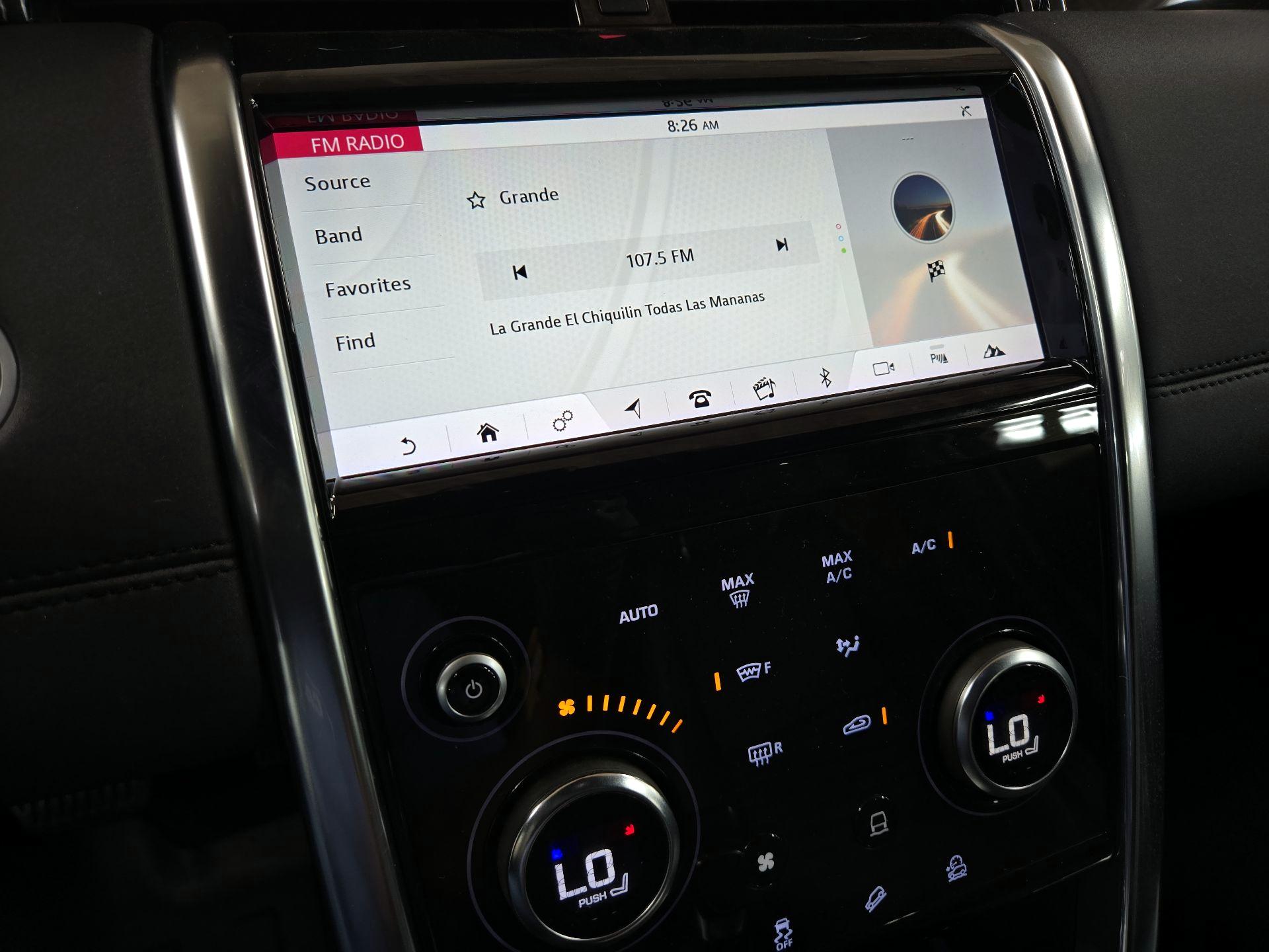 Thumbnail: 2020 Land Rover Discovery Sport - 15
