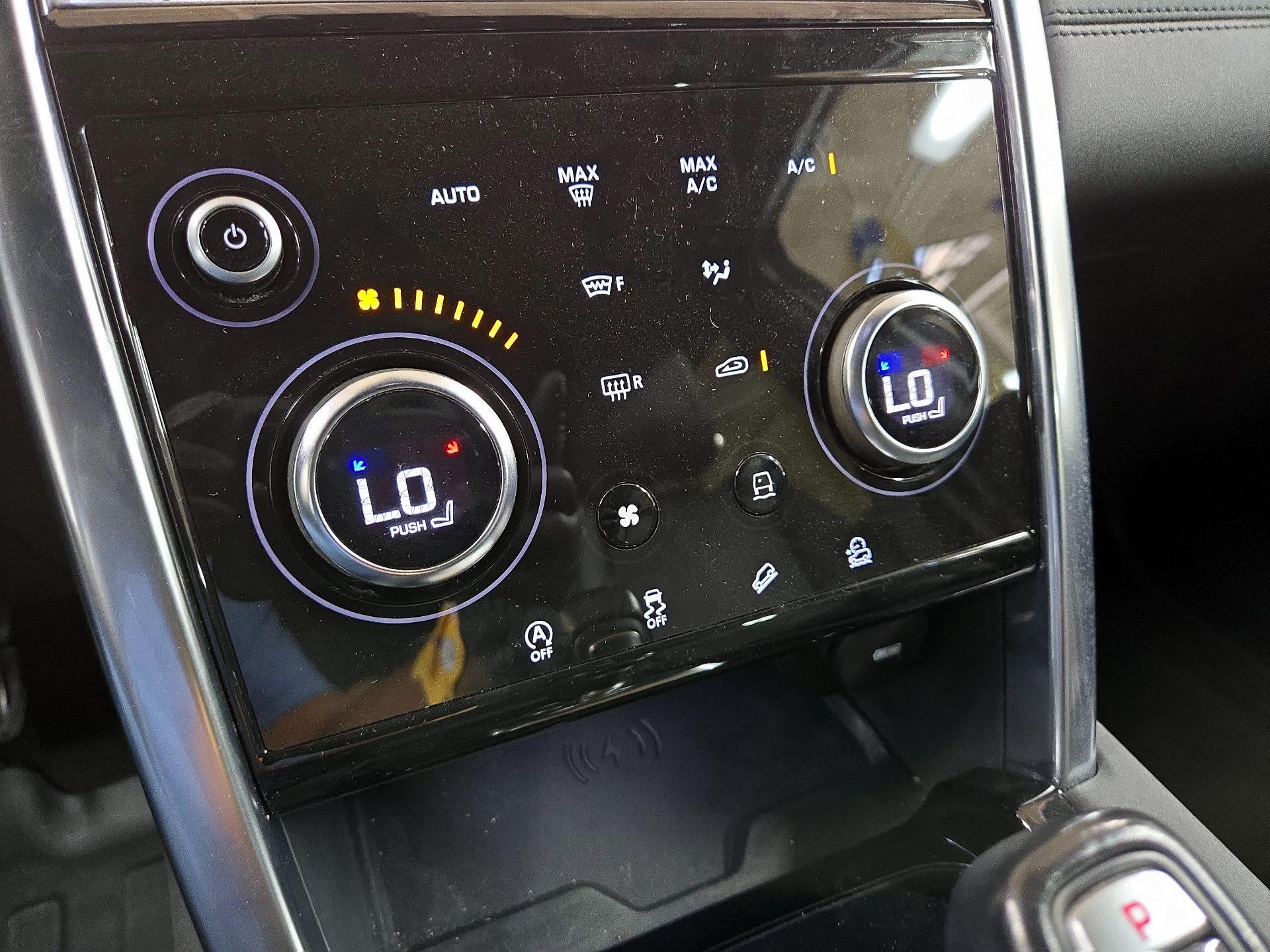 Thumbnail: 2020 Land Rover Discovery Sport - 16