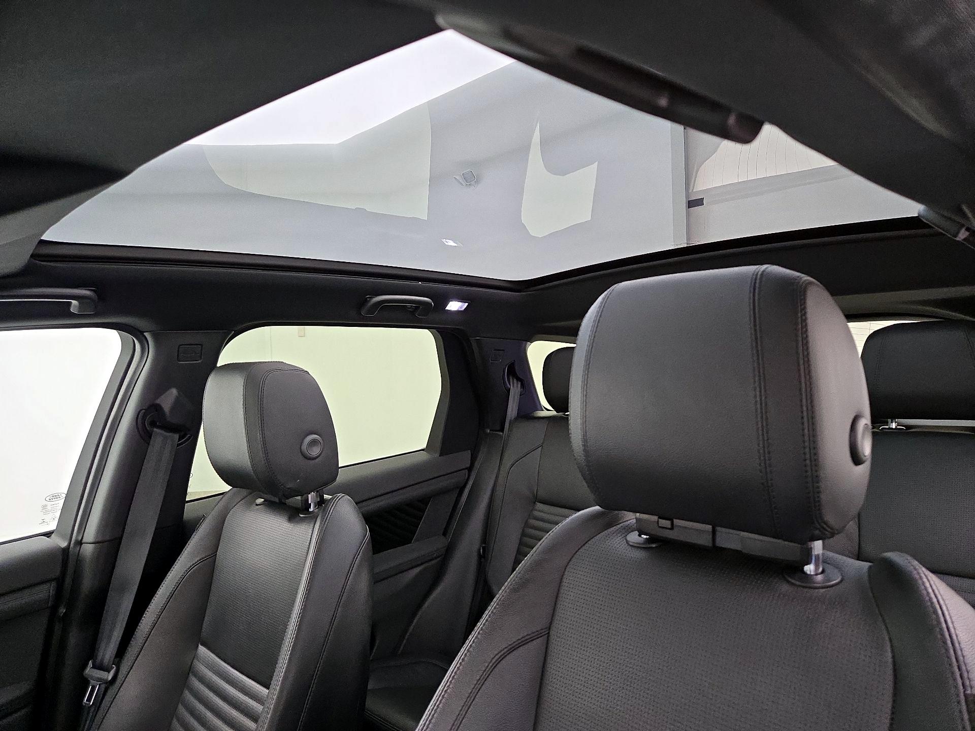 Thumbnail: 2020 Land Rover Discovery Sport - 19