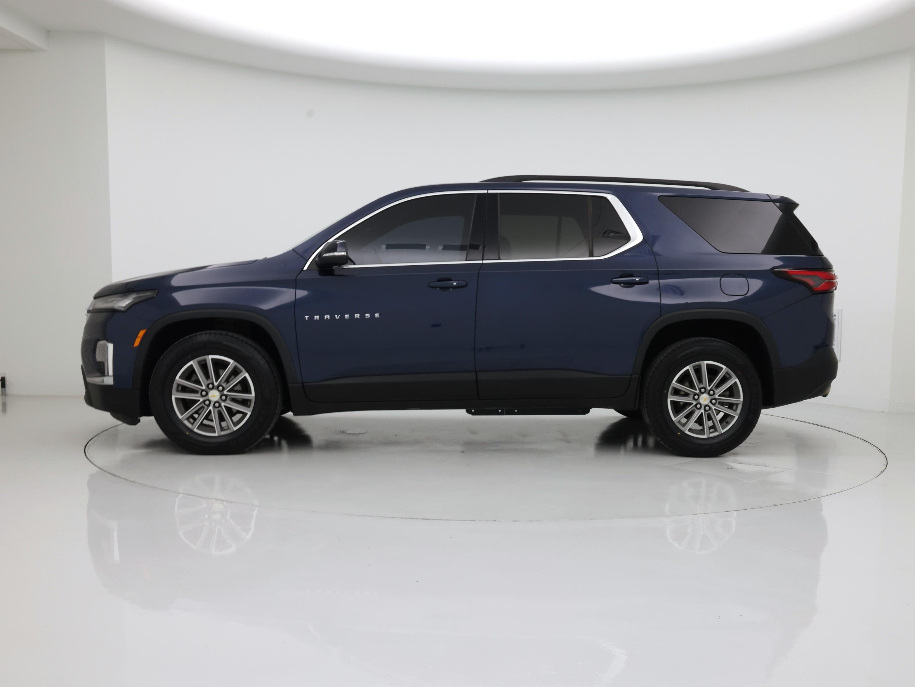 Thumbnail: 2023 Chevrolet Traverse - 3