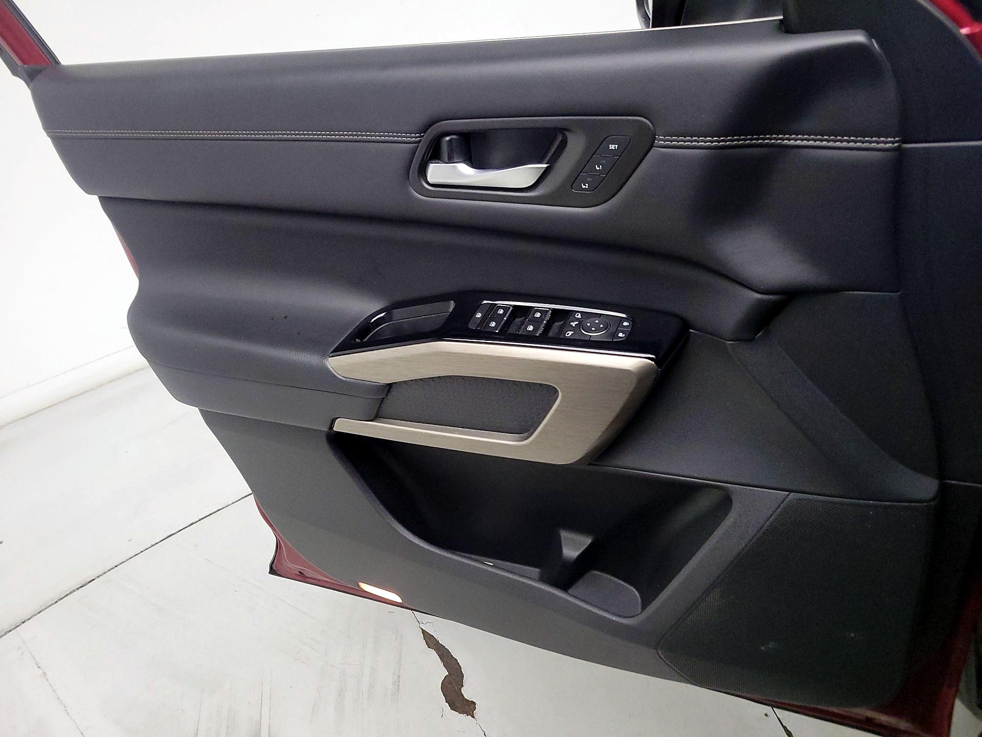Thumbnail: 2022 Nissan Pathfinder - 12