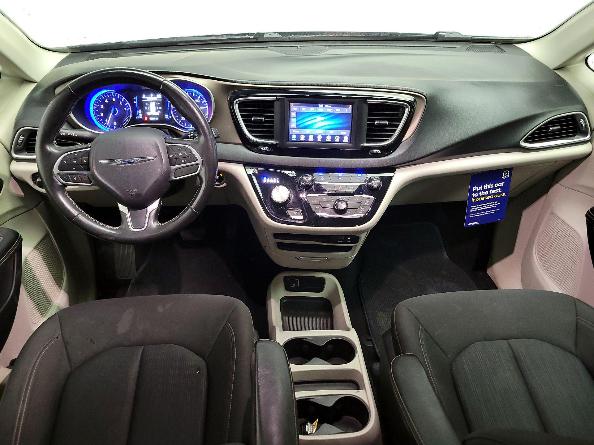 Thumbnail: 2020 Chrysler Voyager - 9