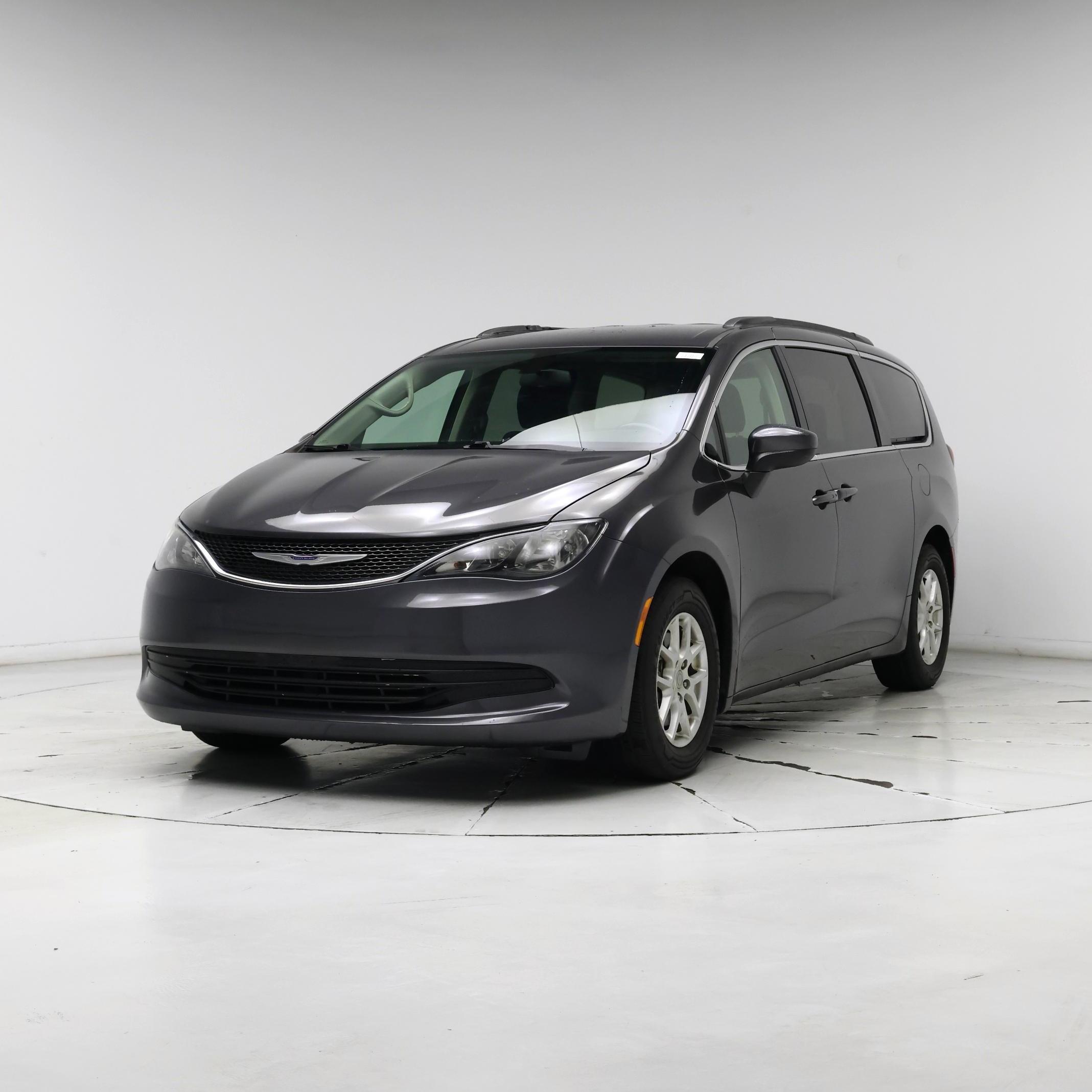 Thumbnail: 2020 Chrysler Voyager - 4