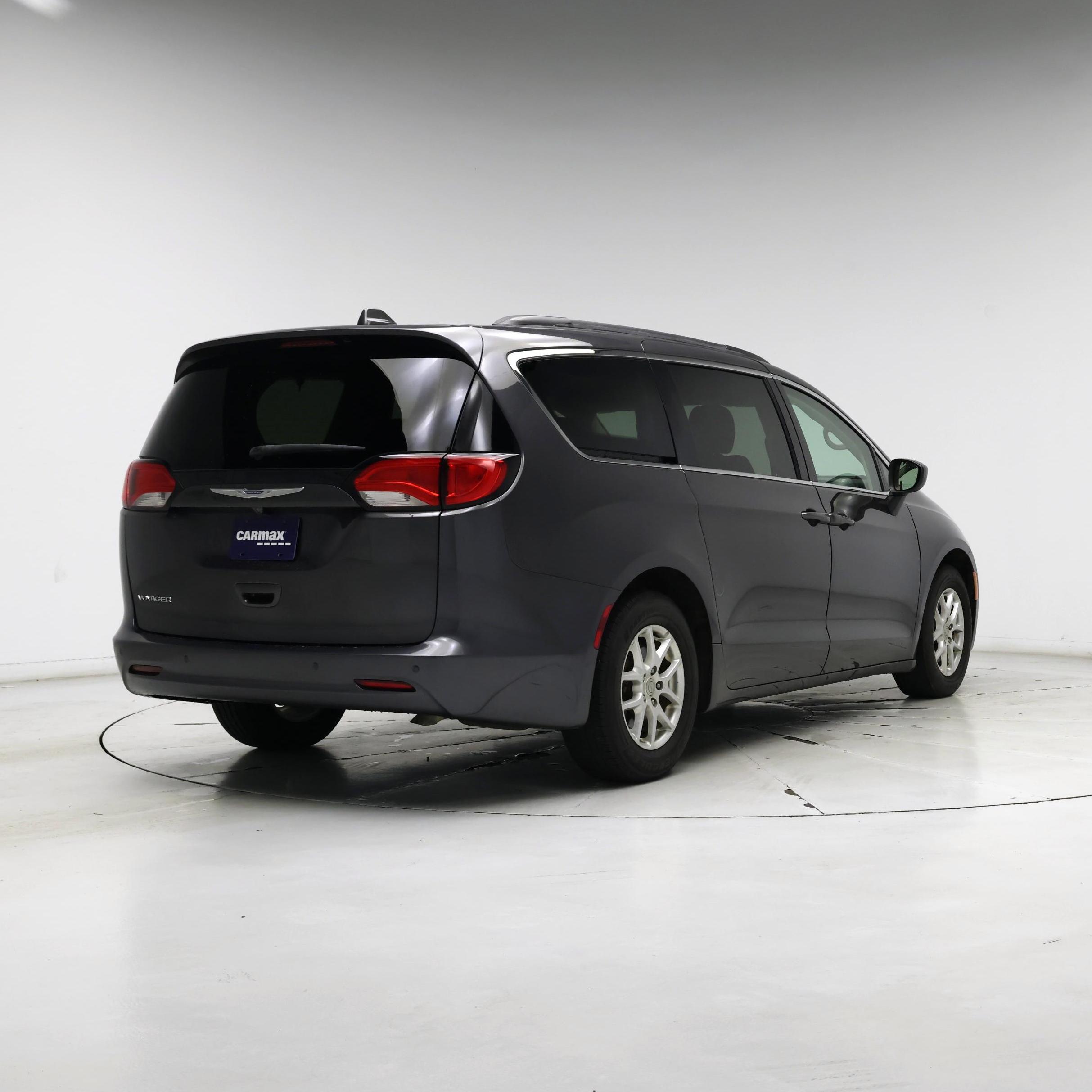 Thumbnail: 2020 Chrysler Voyager - 8