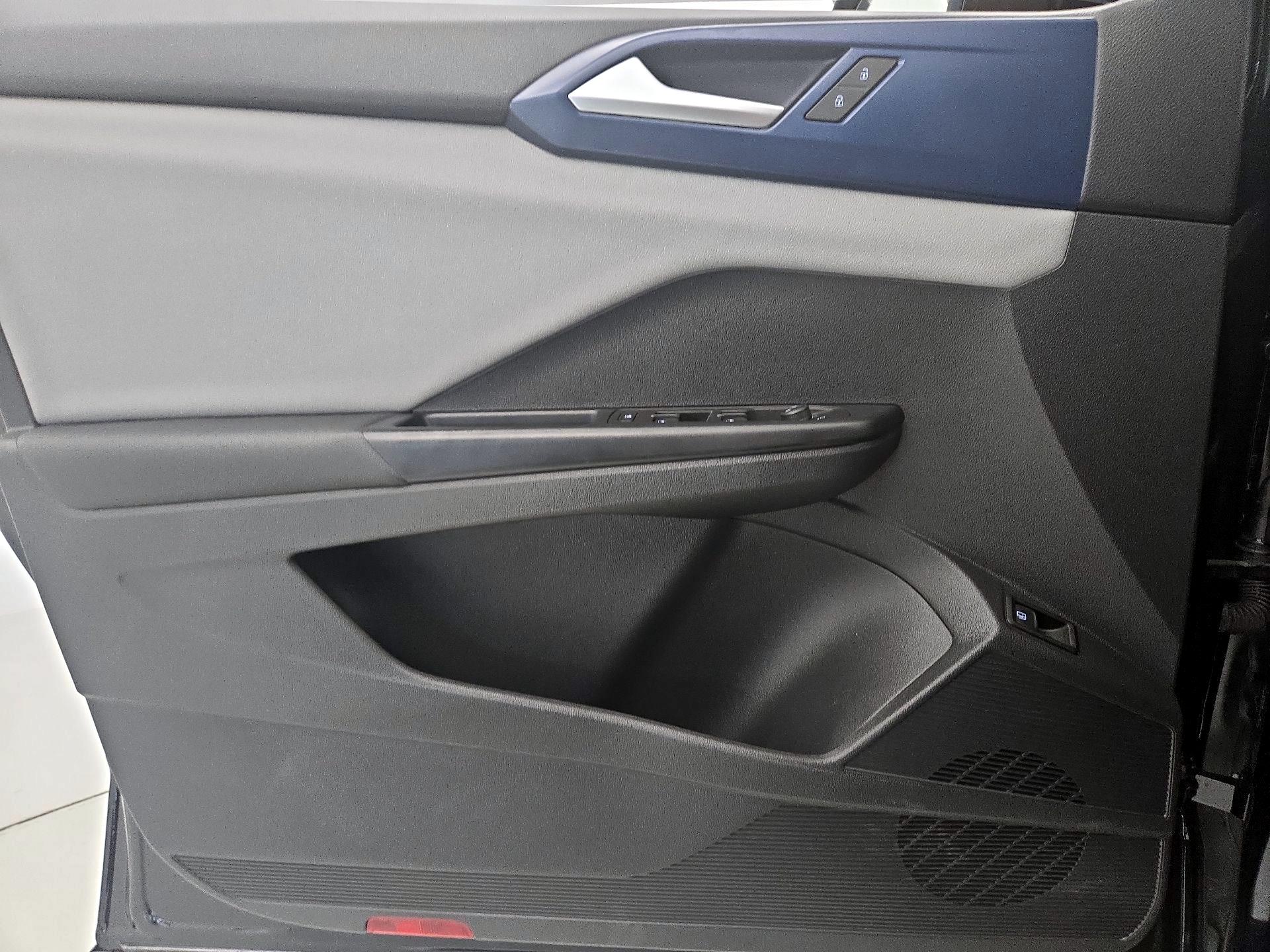 Thumbnail: 2022 Volkswagen Taos - 12