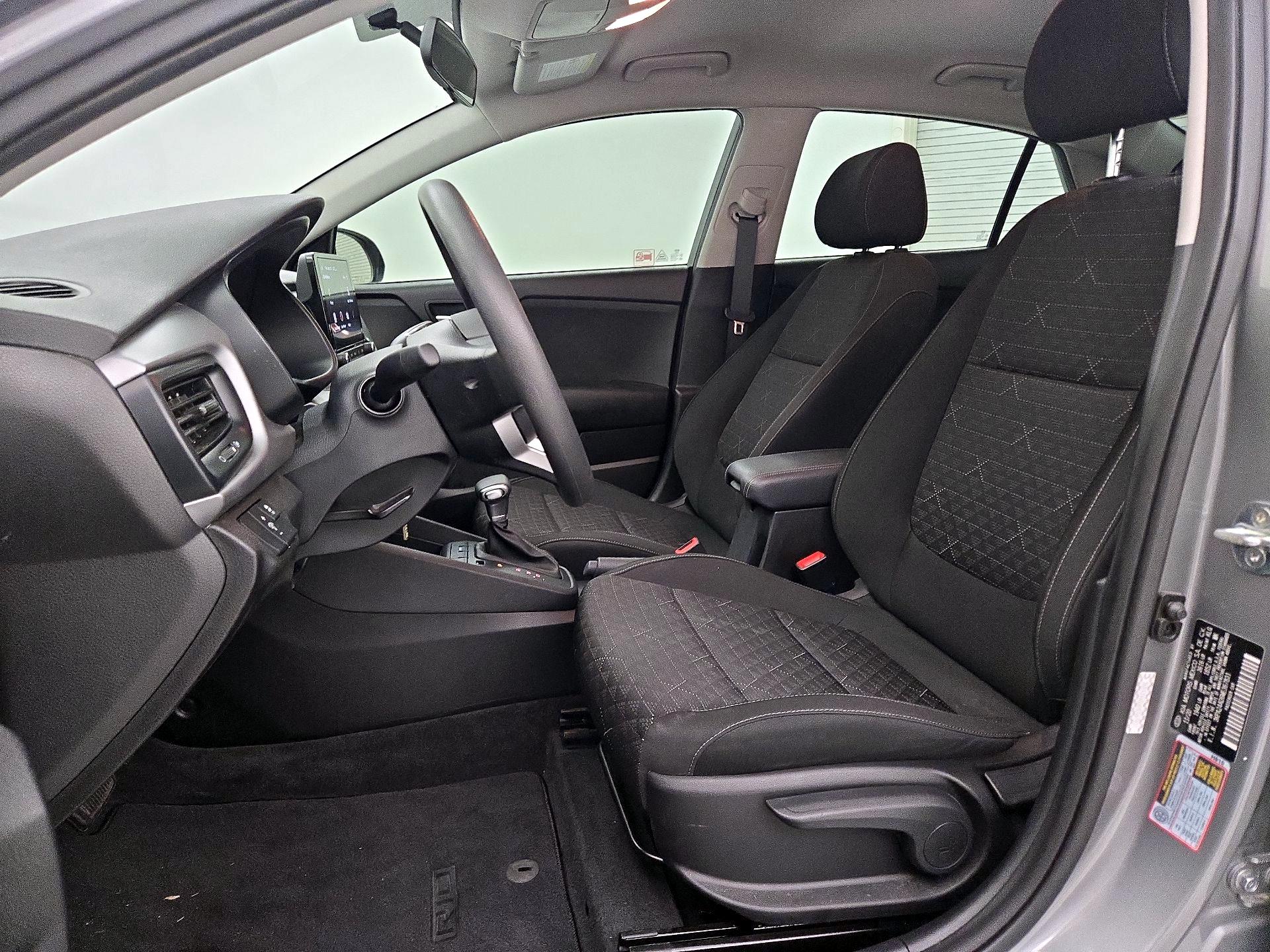Thumbnail: 2021 Kia Rio - 11