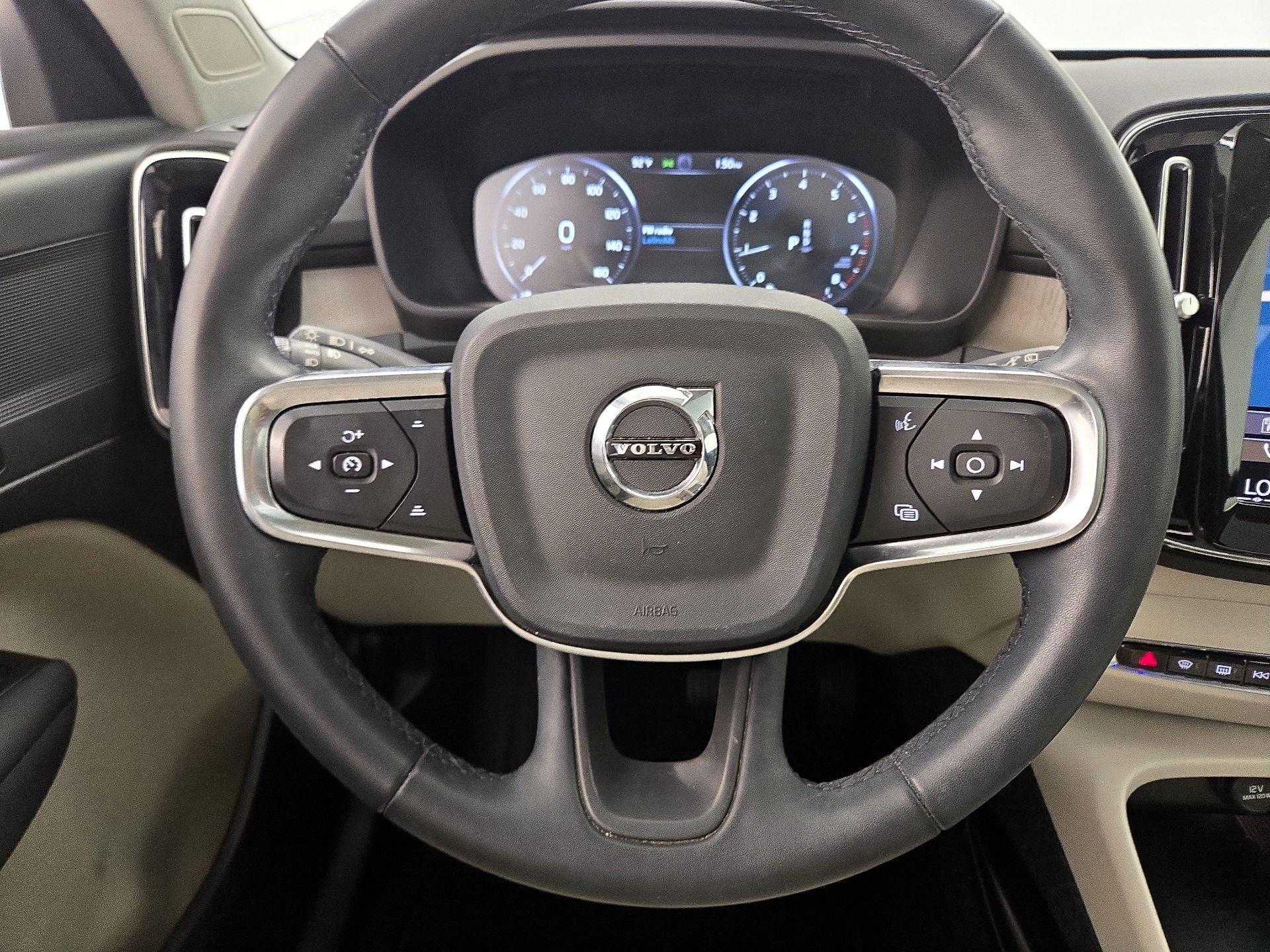 Thumbnail: 2022 Volvo XC40 - 10