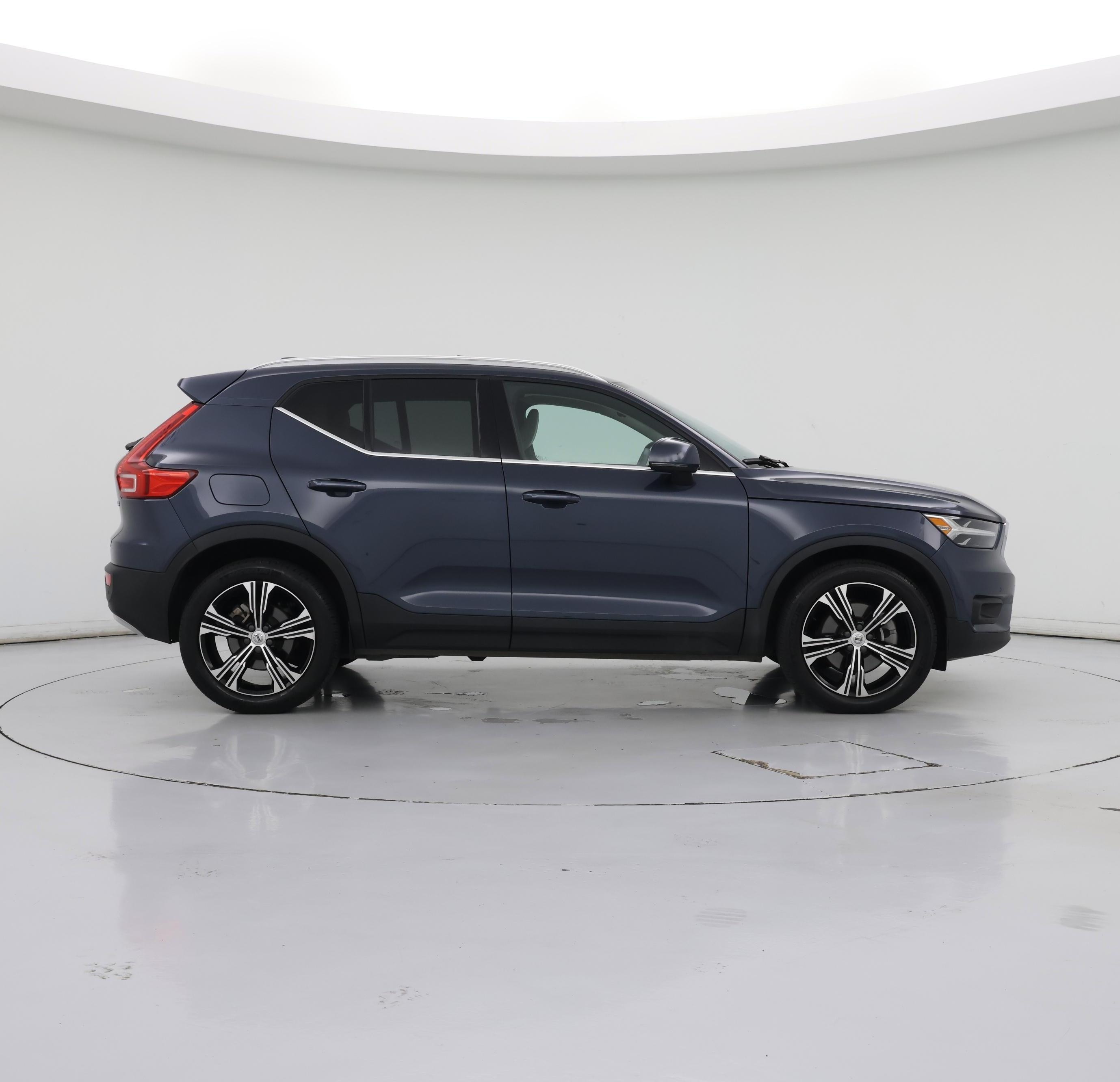 Thumbnail: 2022 Volvo XC40 - 7