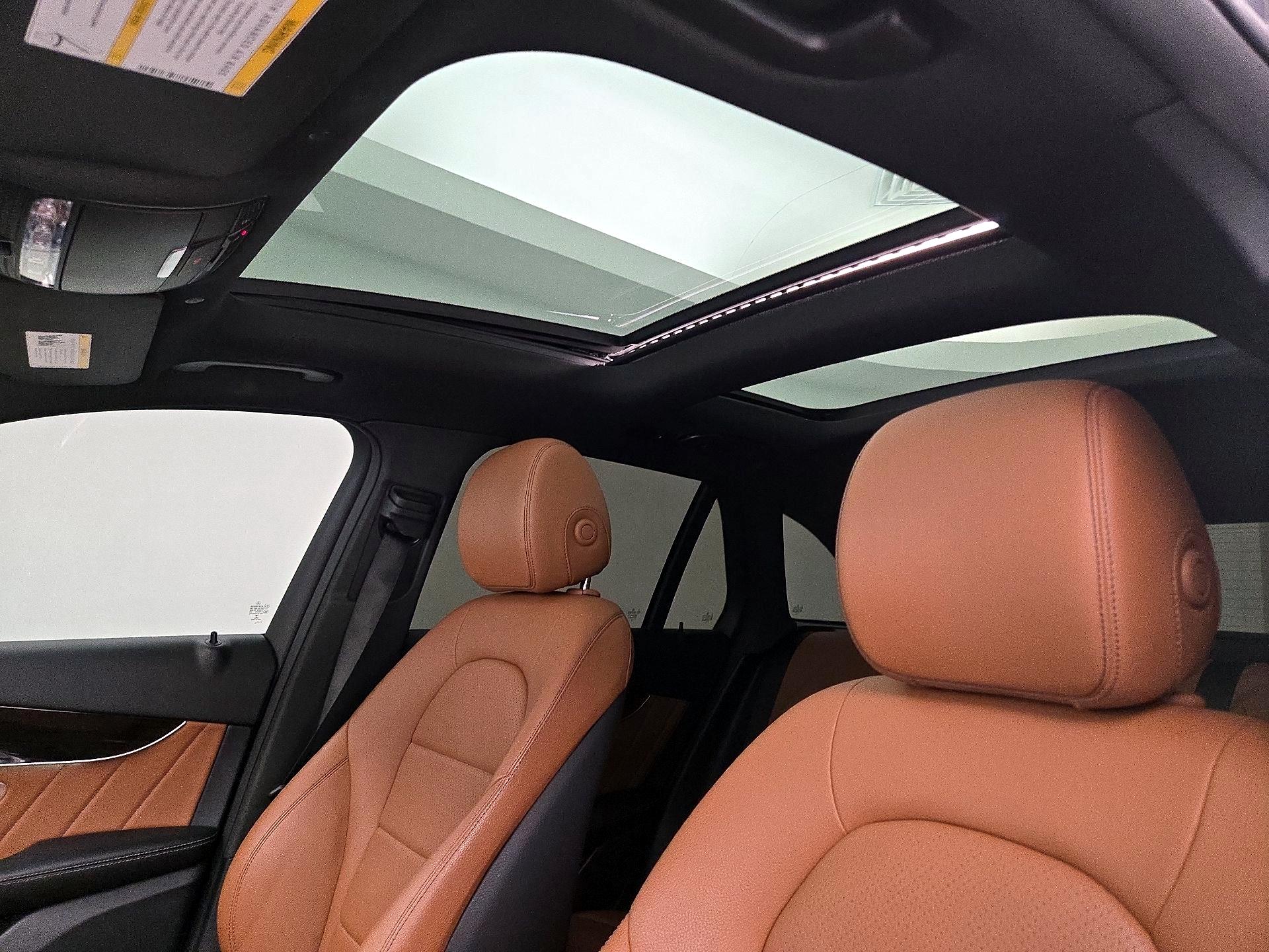 Thumbnail: 2022 Mercedes-Benz GLC - 19