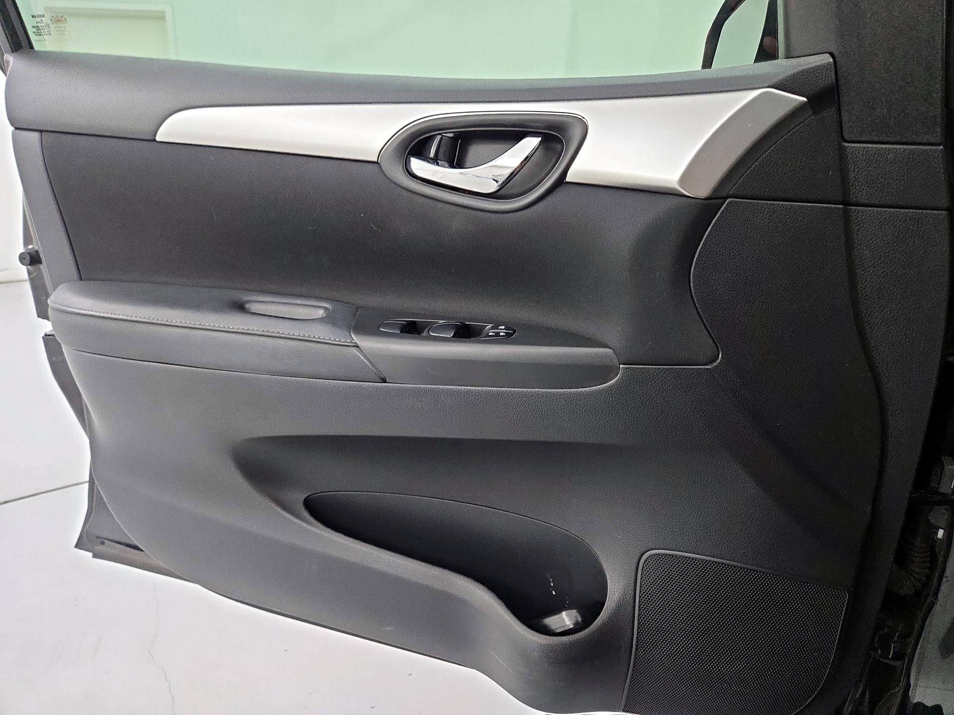 Thumbnail: 2019 Nissan Sentra - 12