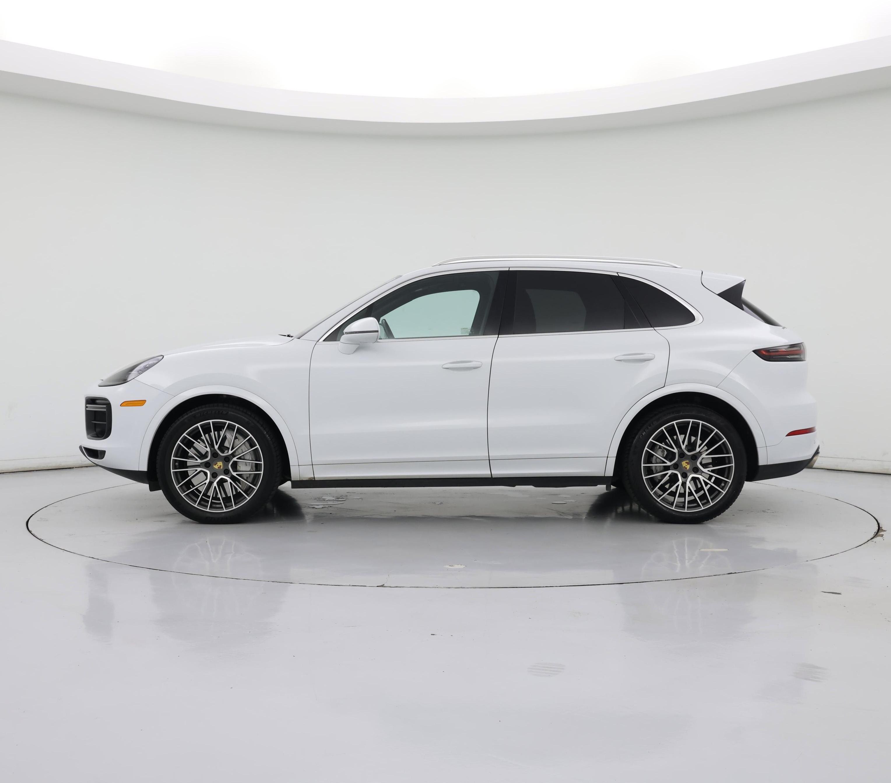 Thumbnail: 2019 Porsche Cayenne - 3