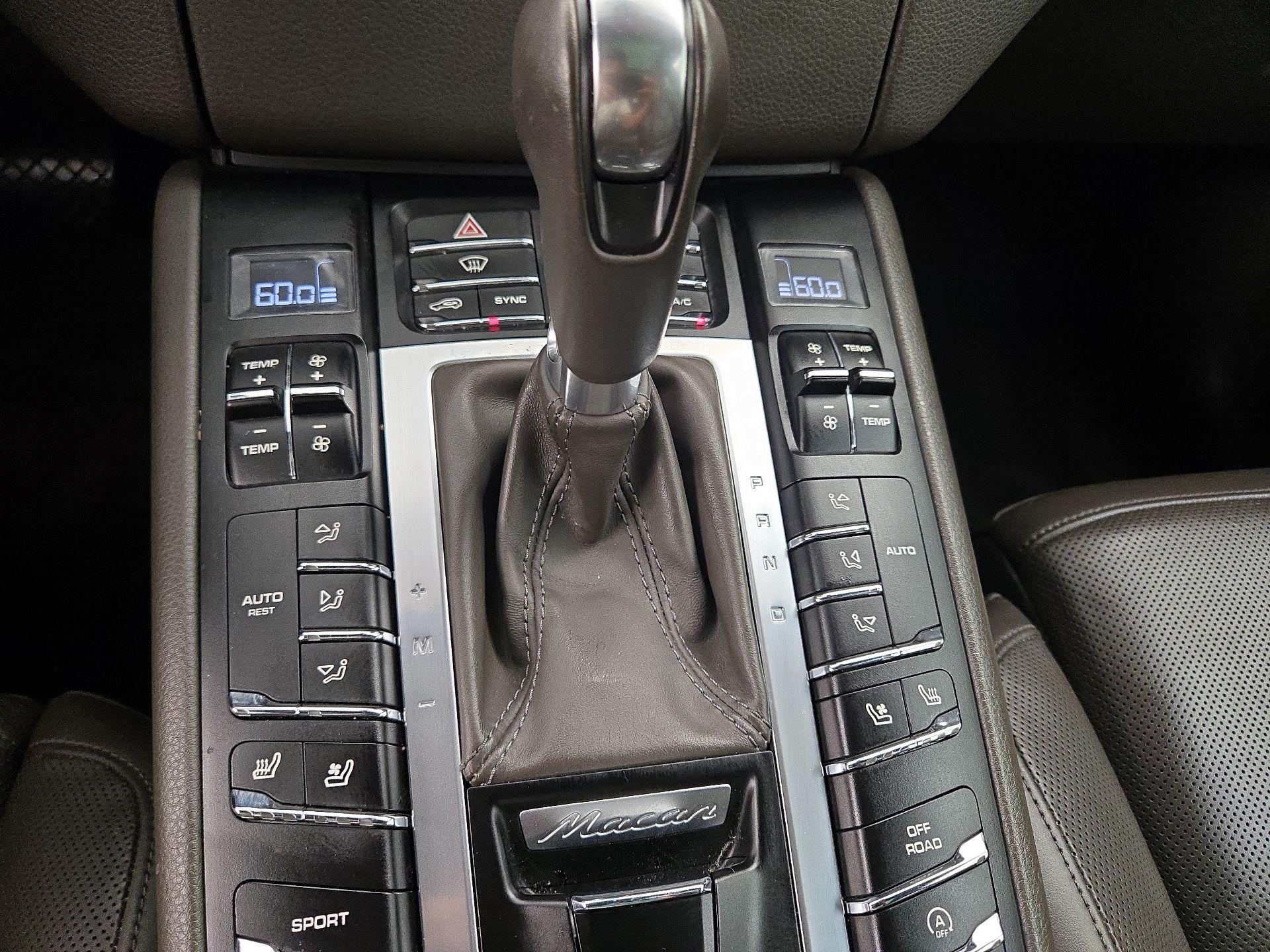 Thumbnail: 2015 Porsche Macan - 16