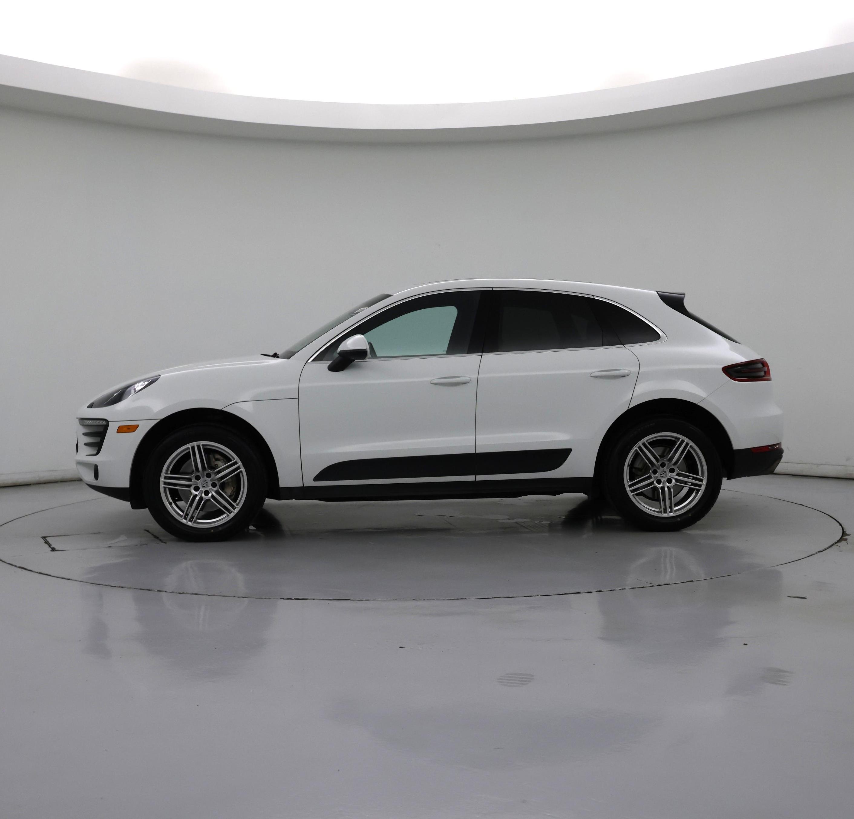 Thumbnail: 2015 Porsche Macan - 3