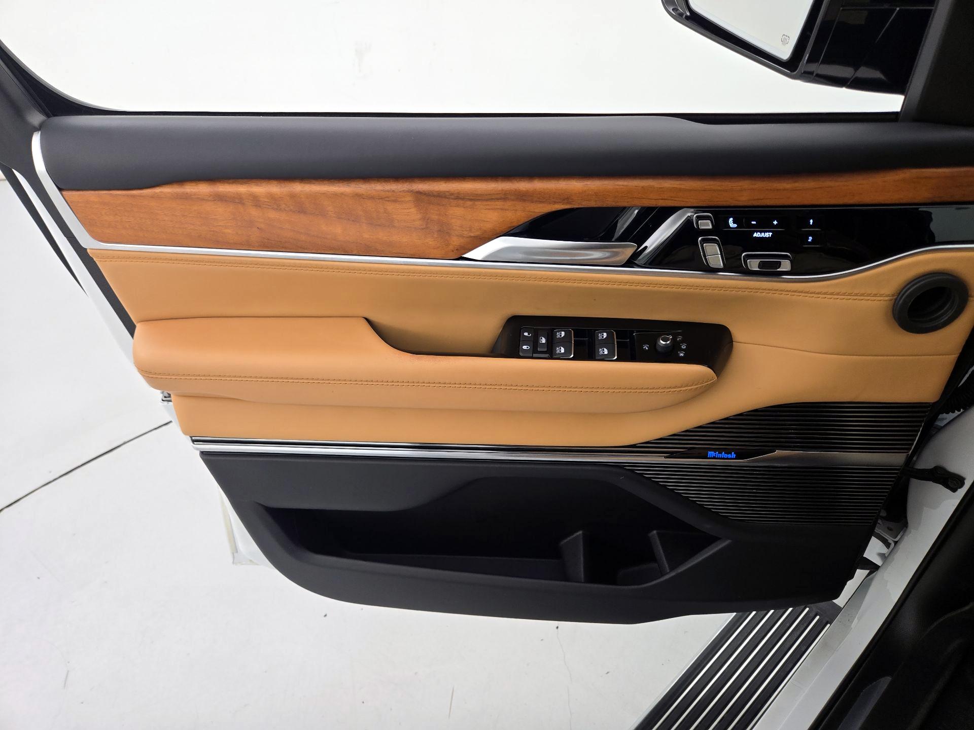 Thumbnail: 2024 Jeep Grand Wagoneer L - 12