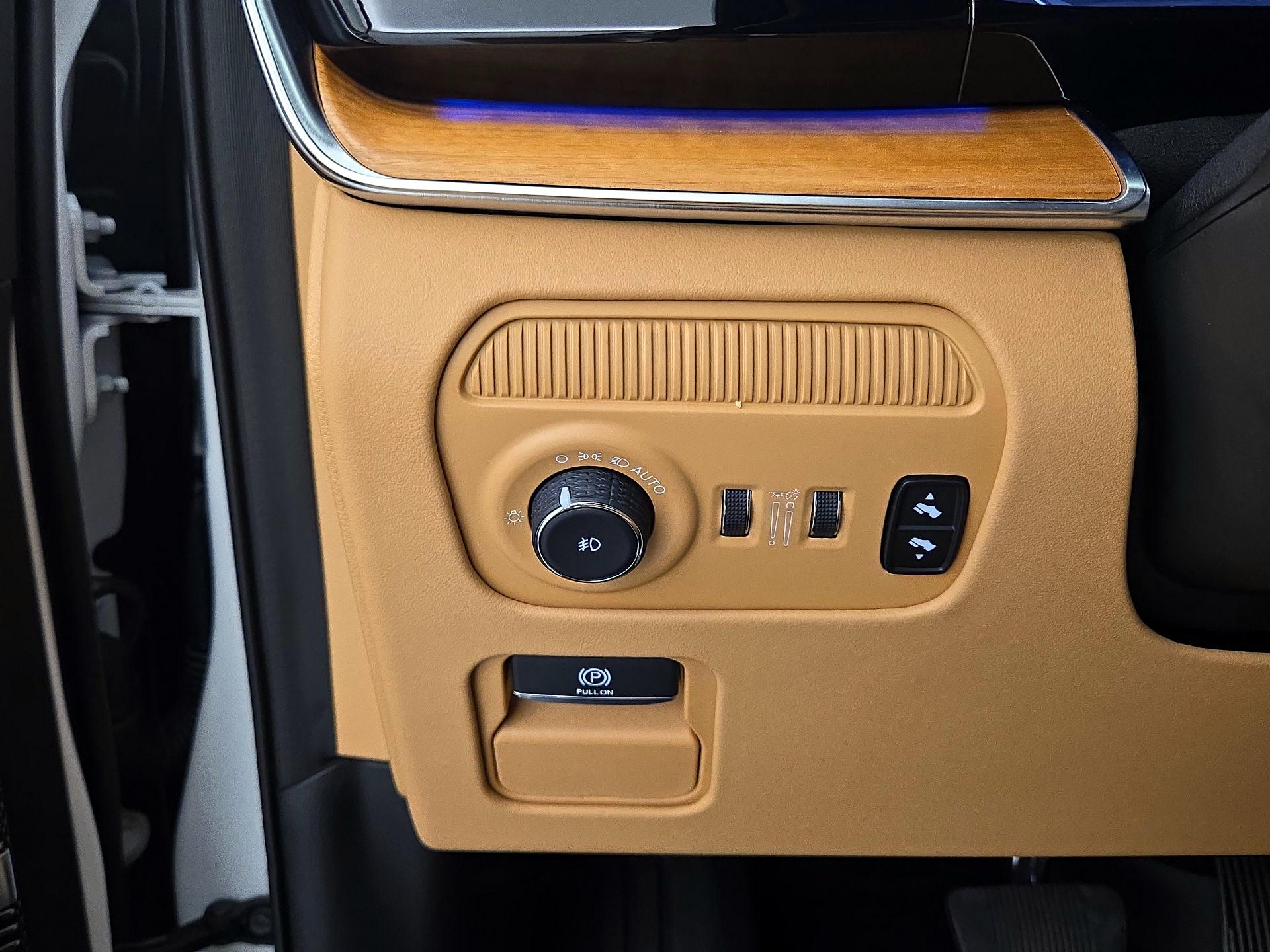 Thumbnail: 2024 Jeep Grand Wagoneer L - 13