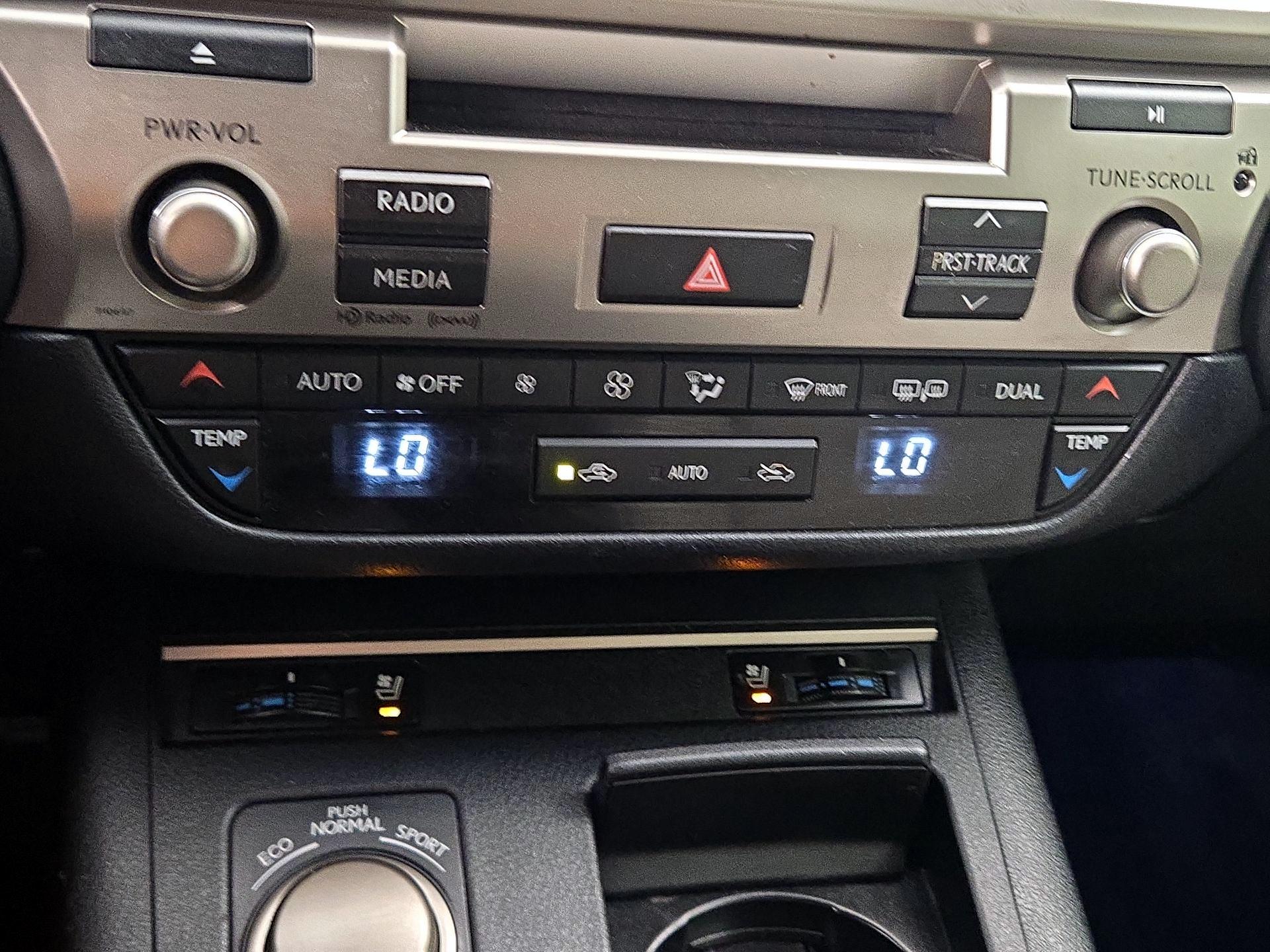Thumbnail: 2014 Lexus ES - 16
