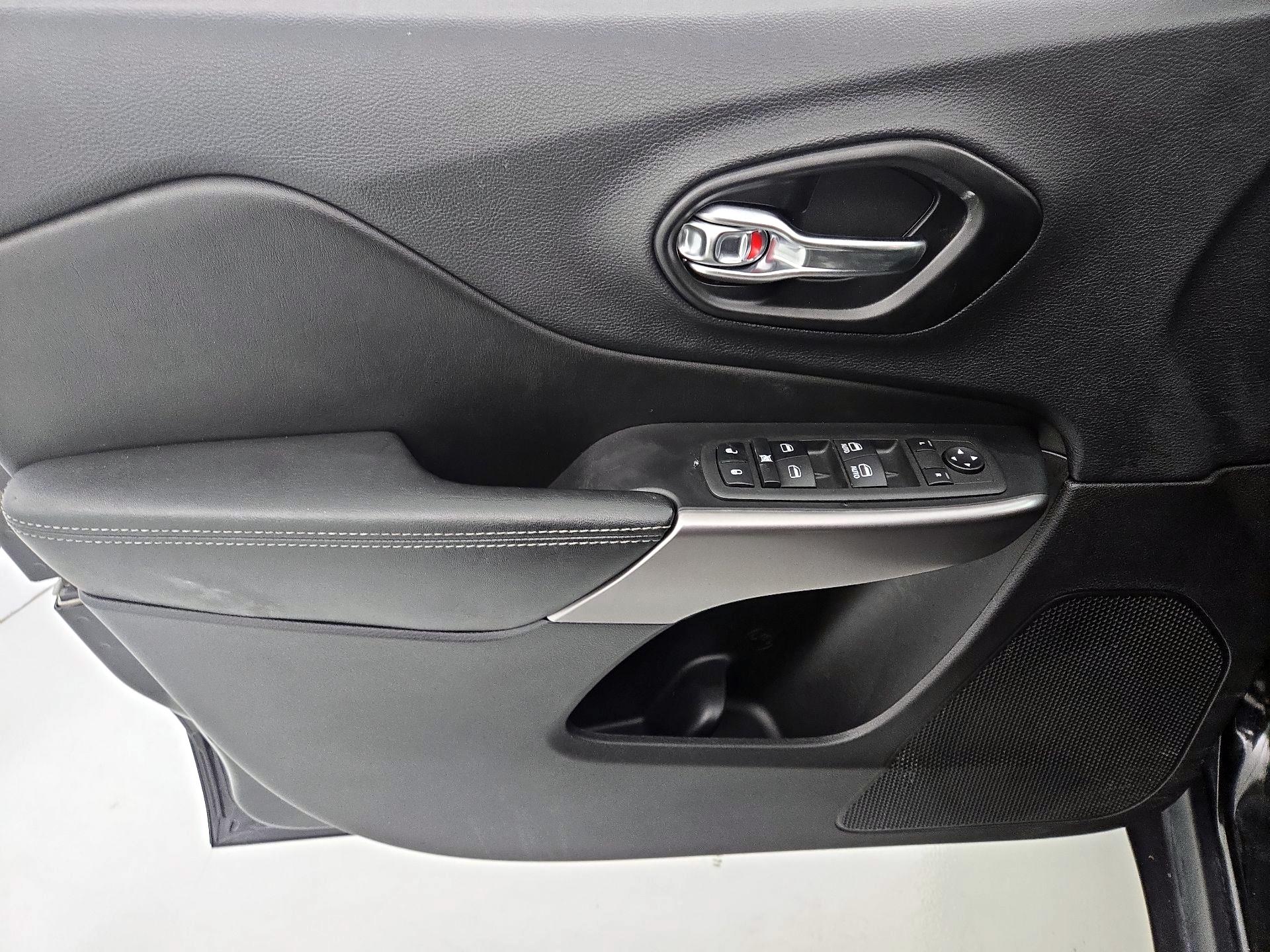 Thumbnail: 2022 Jeep Cherokee - 12
