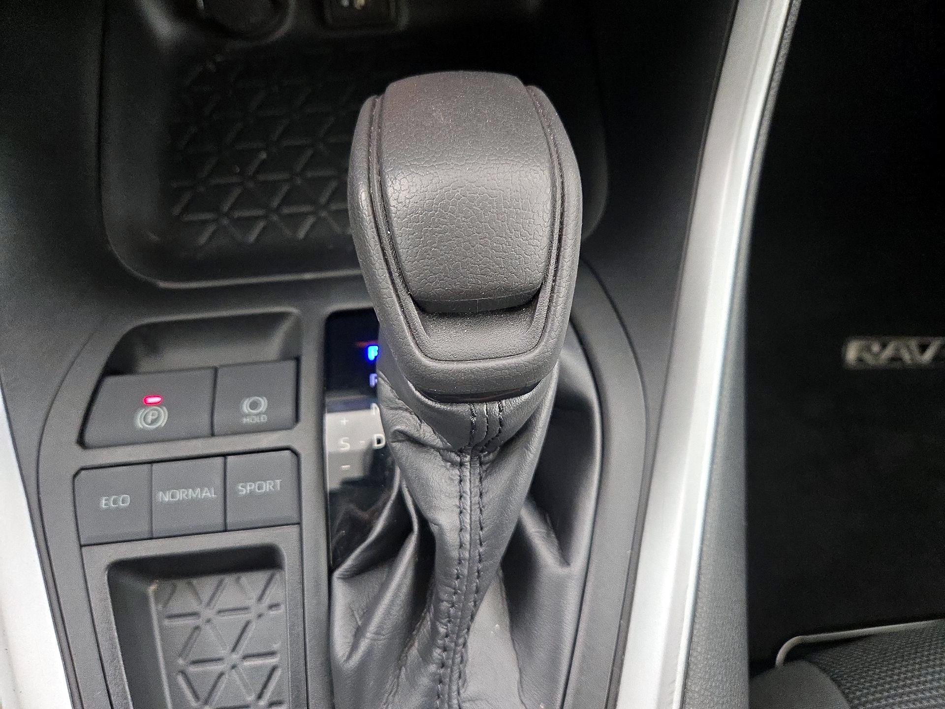 Thumbnail: 2023 Toyota RAV4 - 17