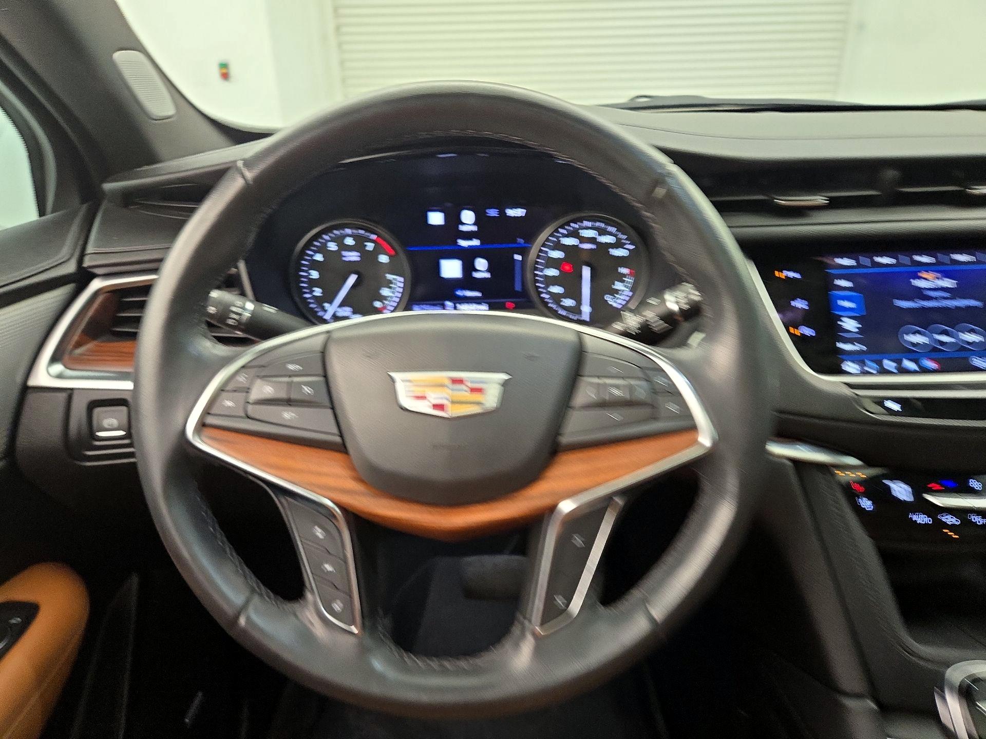 Thumbnail: 2023 Cadillac XT5 - 10