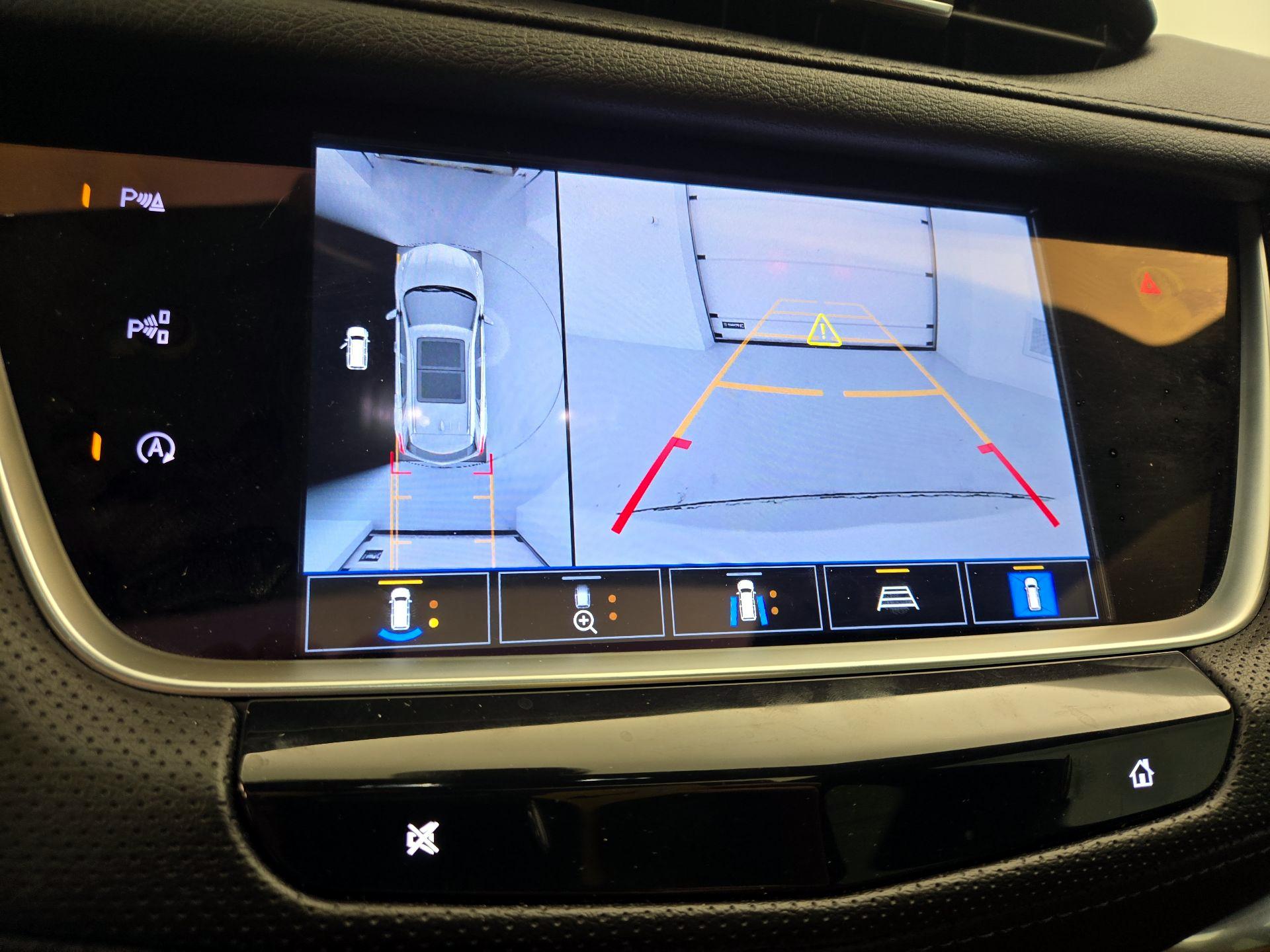 Thumbnail: 2023 Cadillac XT5 - 14