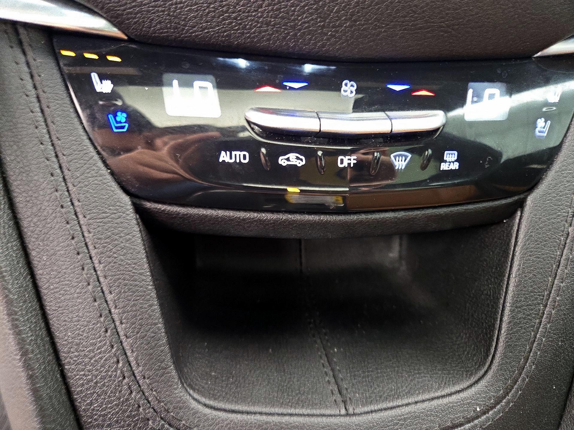 Thumbnail: 2023 Cadillac XT5 - 16