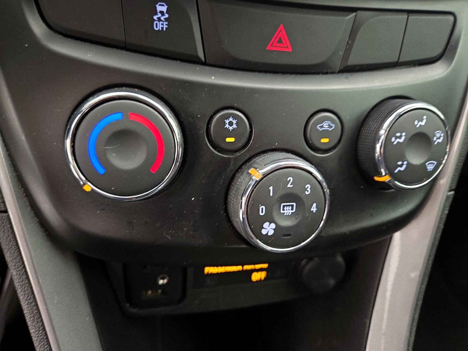 Thumbnail: 2021 Chevrolet Trax - 16