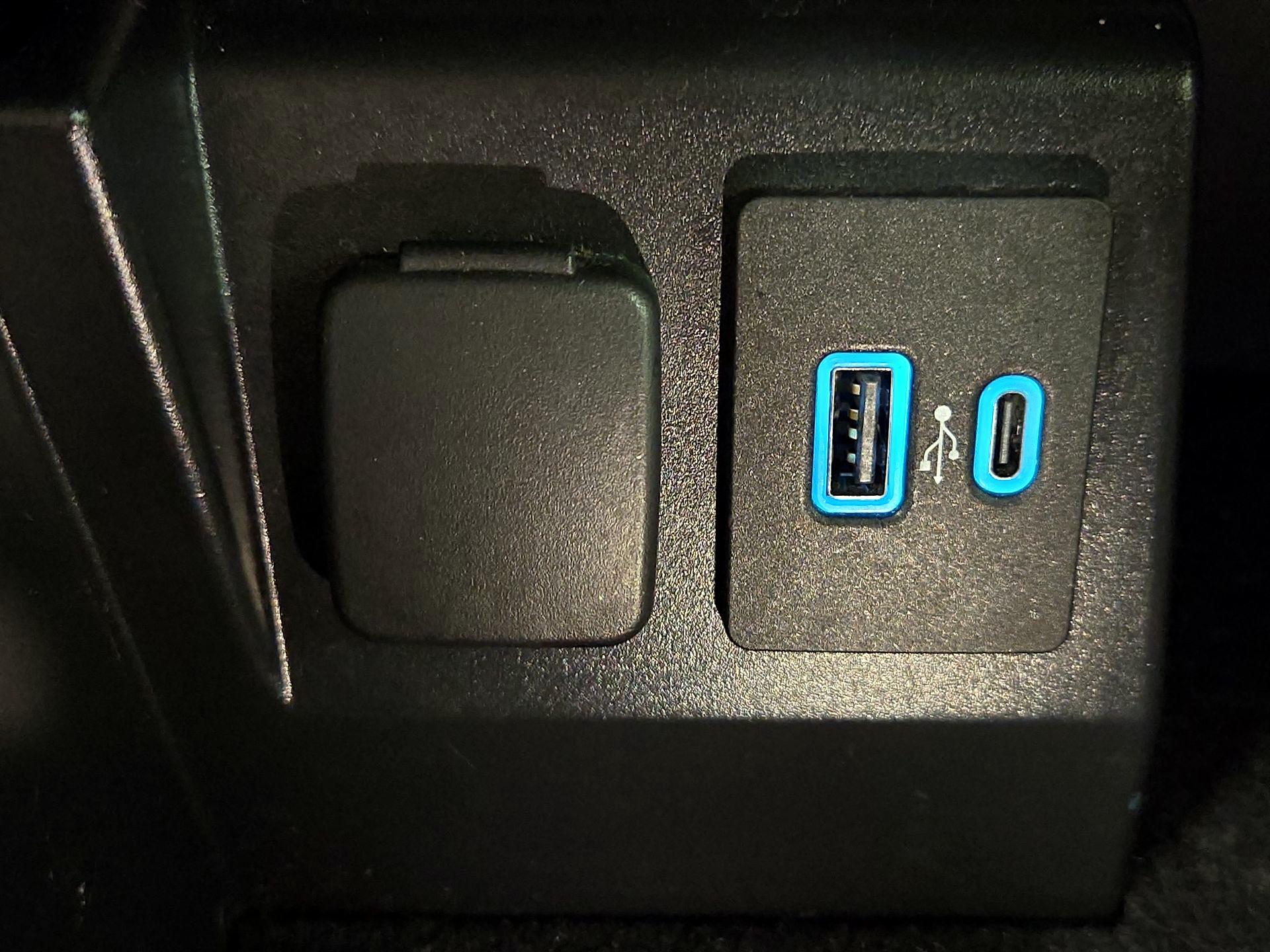 Thumbnail: 2021 Ford Explorer - 19