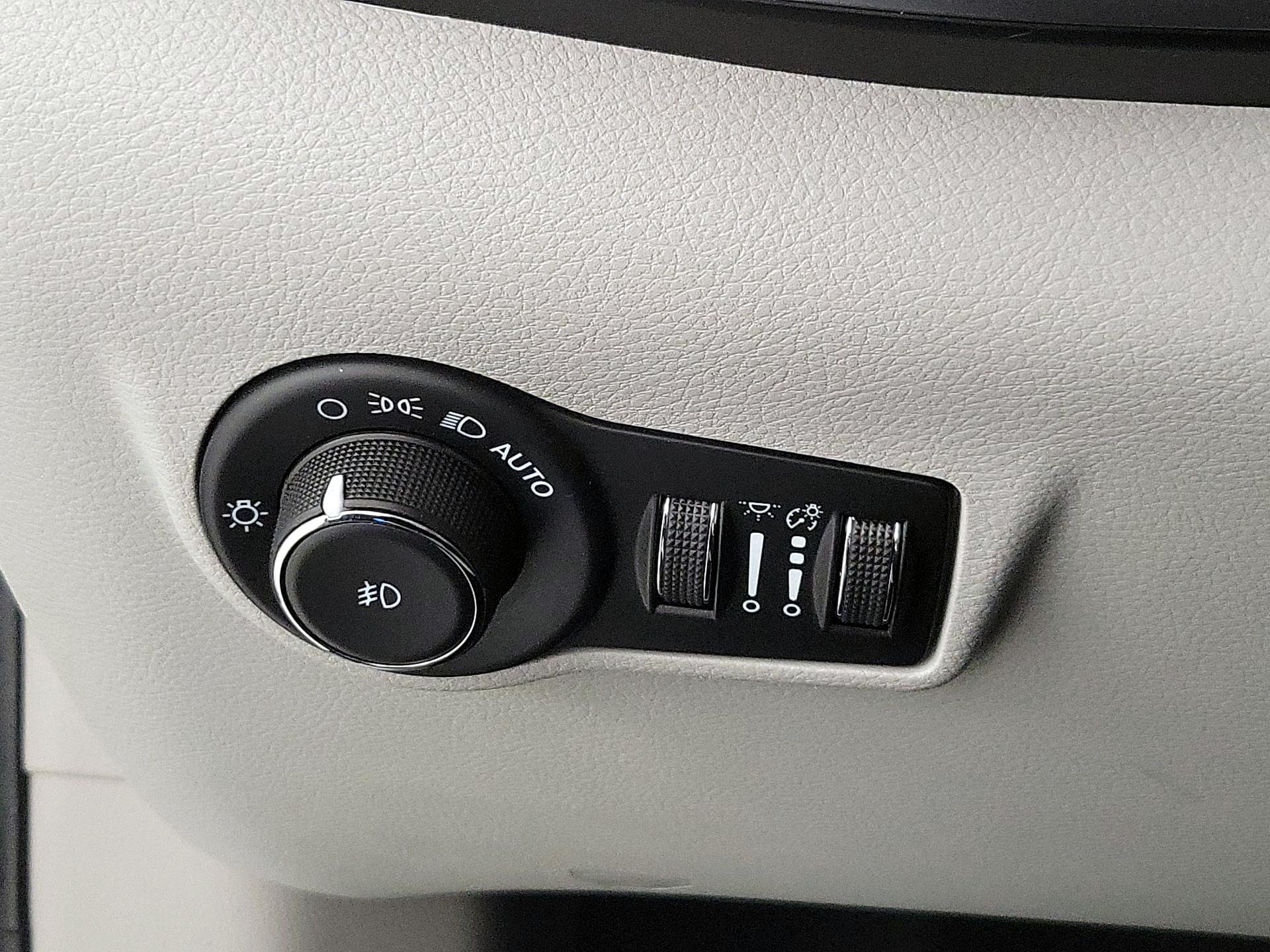 Thumbnail: 2022 Jeep Compass - 13
