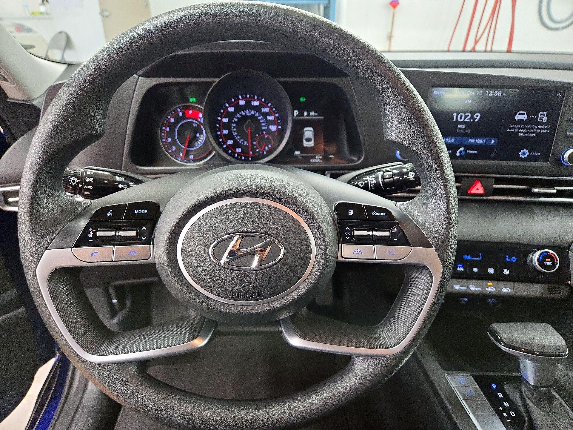 Thumbnail: 2023 Hyundai Elantra - 10