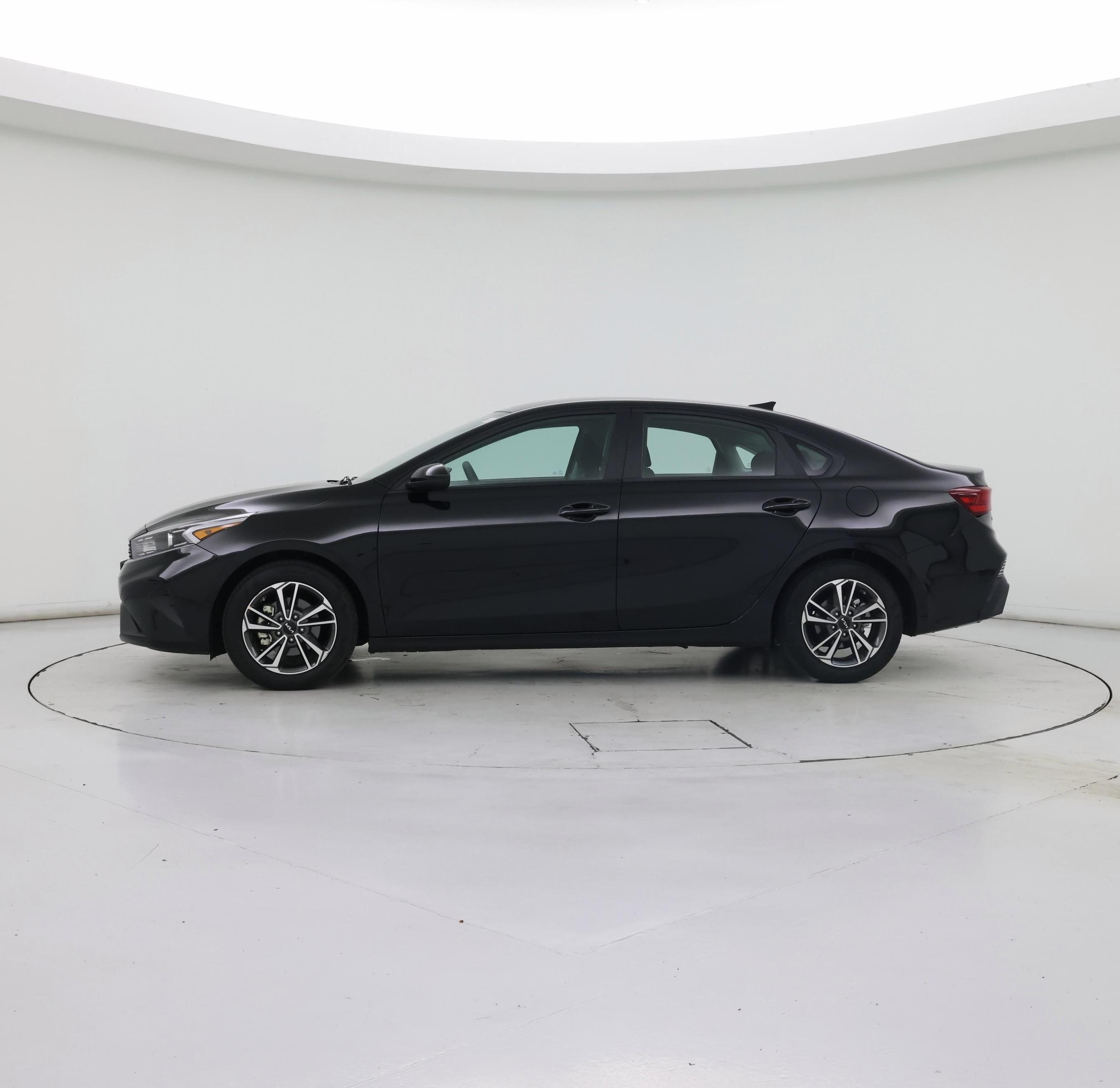 Thumbnail: 2023 Kia Forte - 3