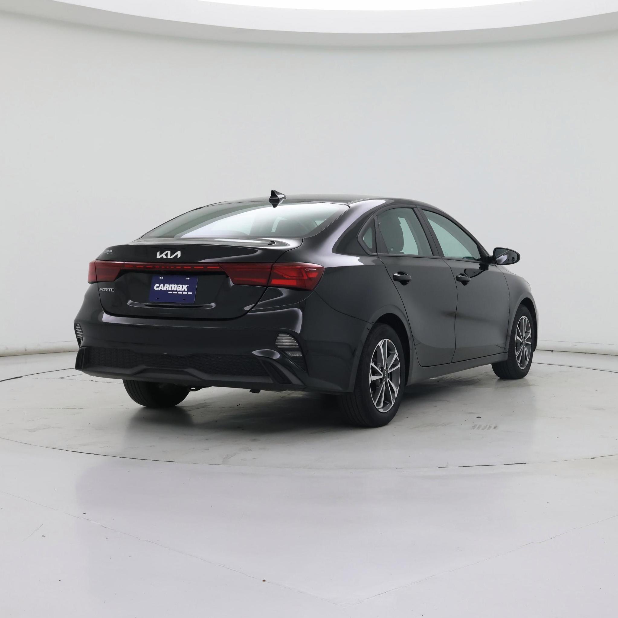 Thumbnail: 2023 Kia Forte - 8