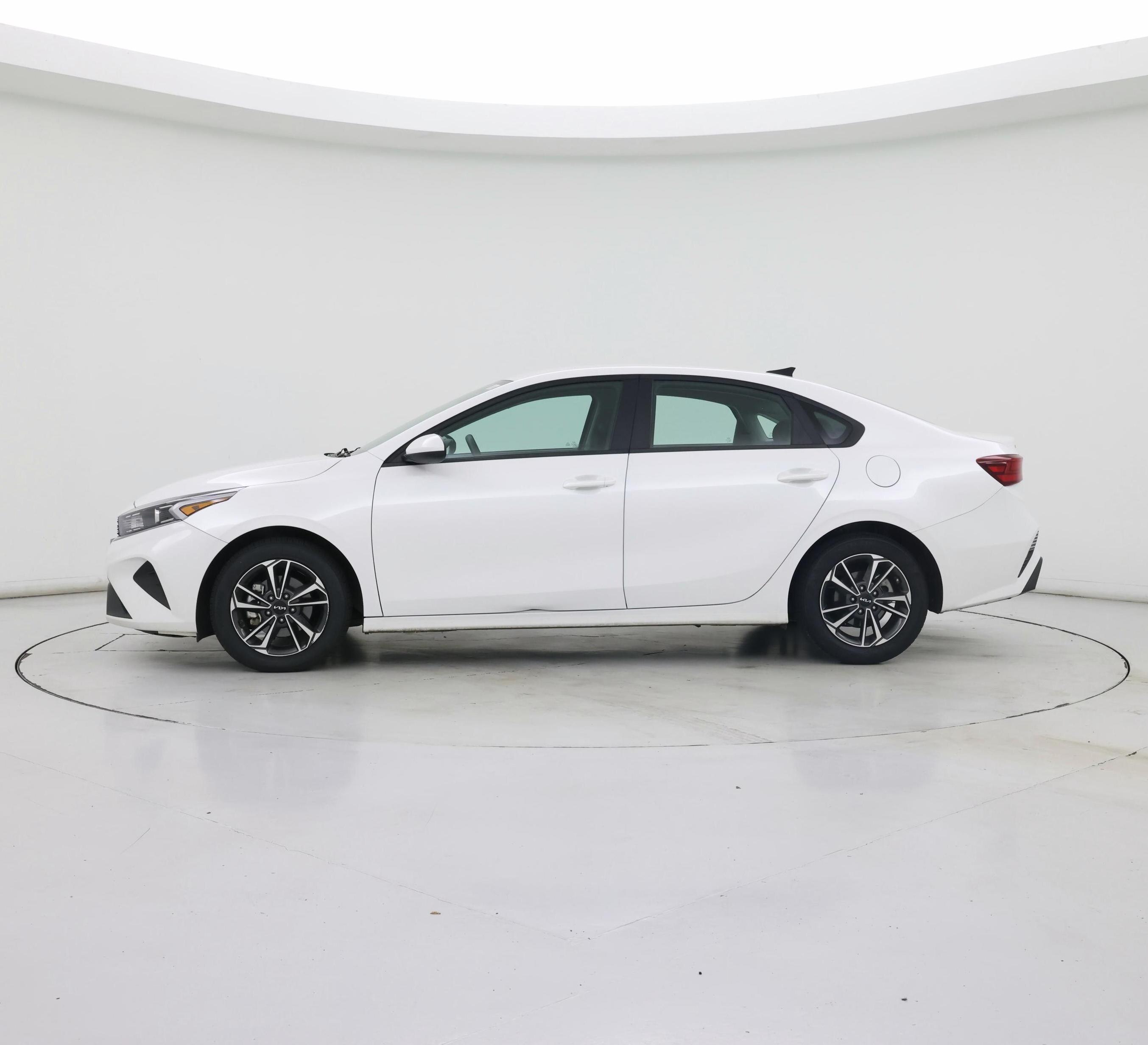 Thumbnail: 2024 Kia Forte - 3