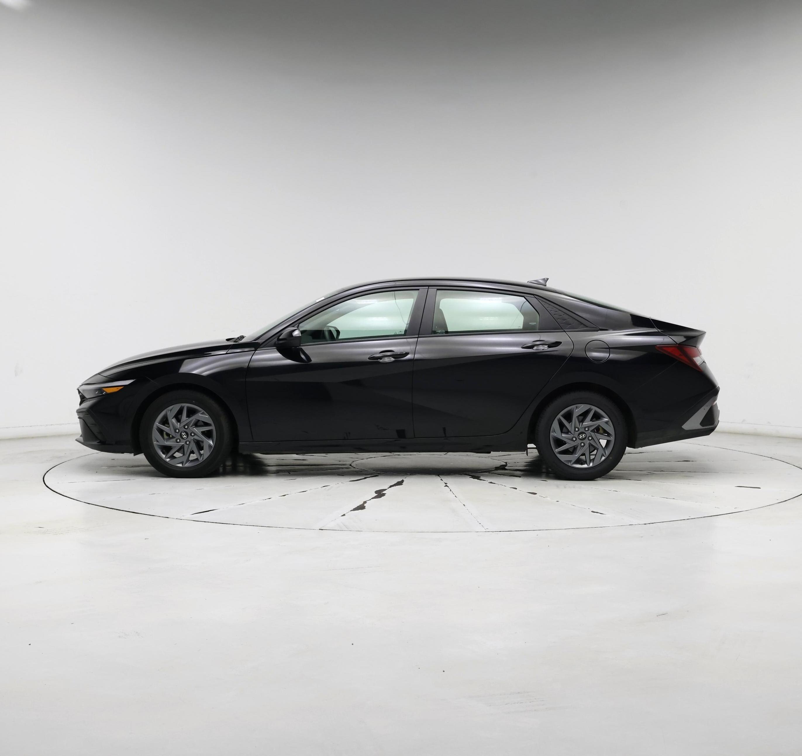 Thumbnail: 2024 Hyundai Elantra - 3