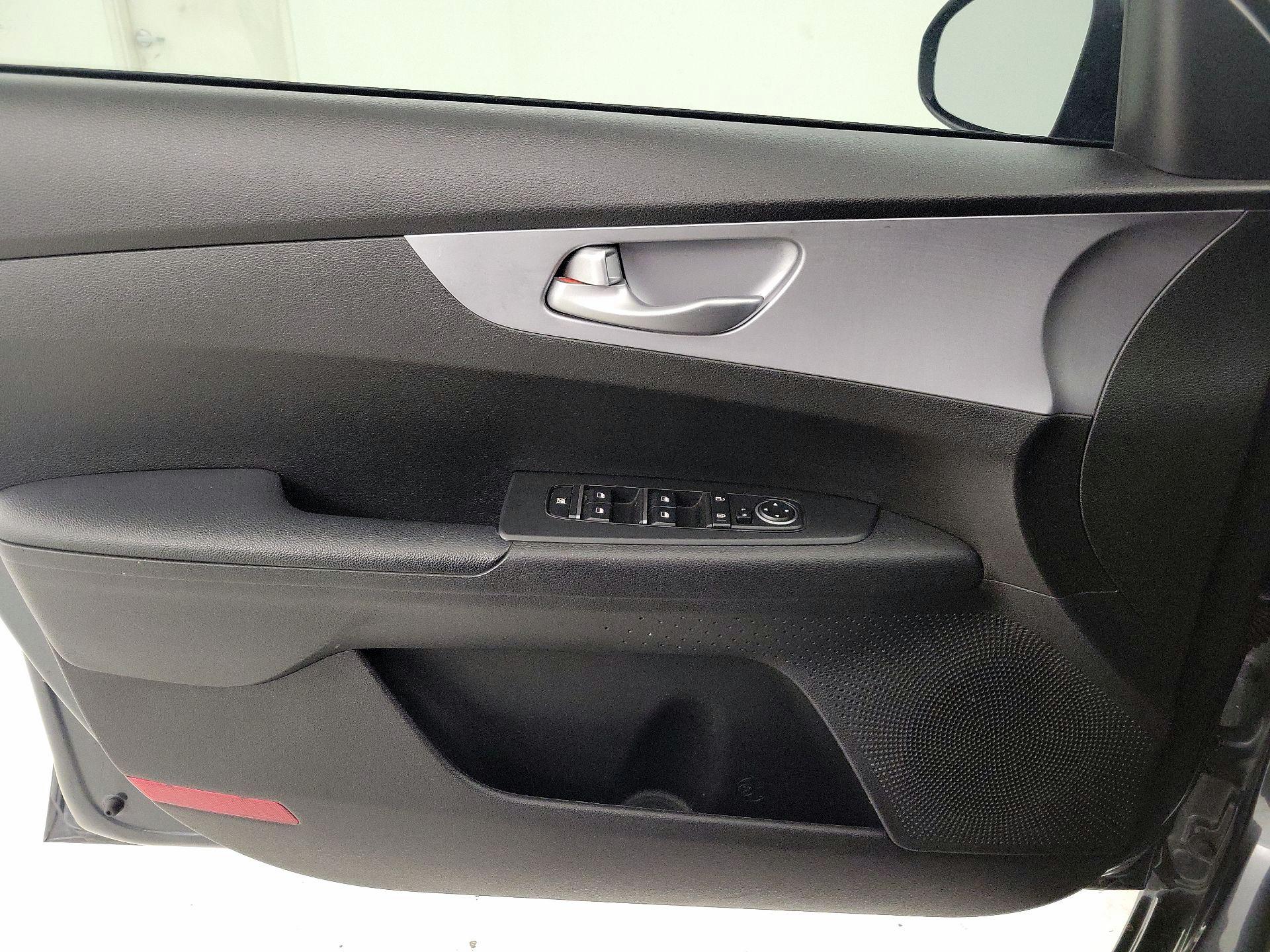 Thumbnail: 2023 Kia Forte - 12