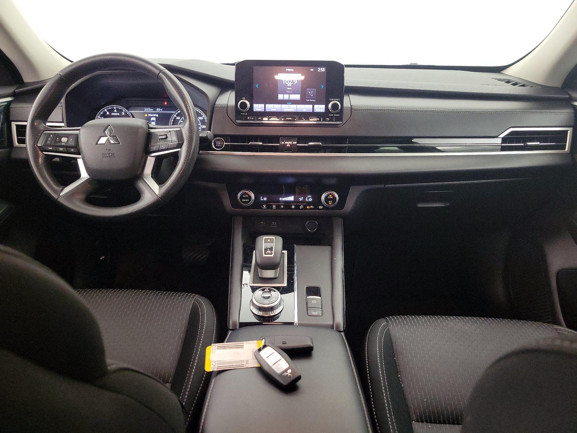 Thumbnail: 2022 Mitsubishi Outlander - 9