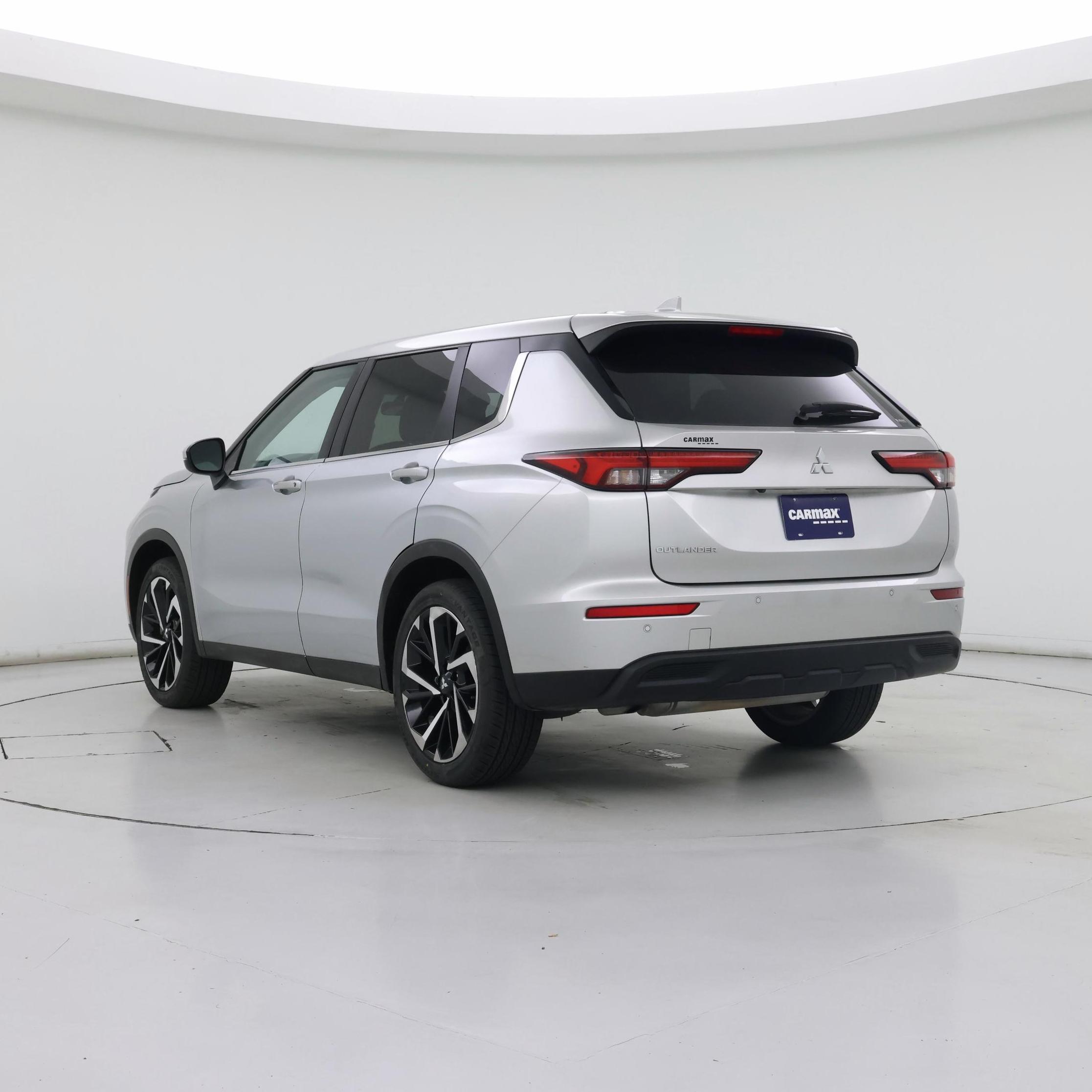 Thumbnail: 2022 Mitsubishi Outlander - 2