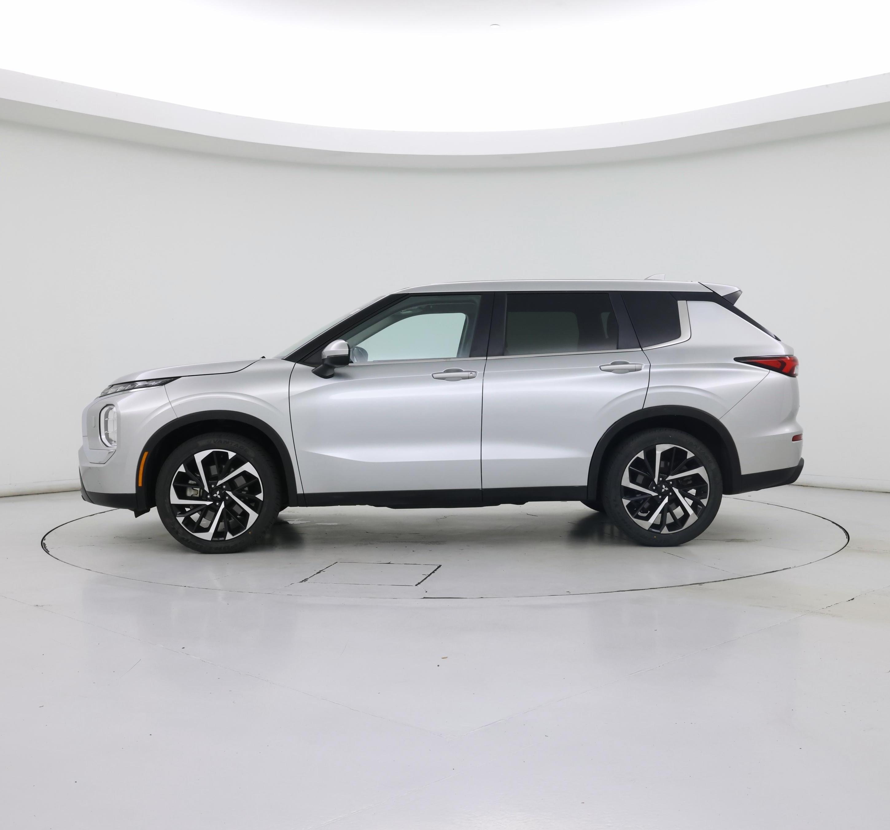 Thumbnail: 2022 Mitsubishi Outlander - 3