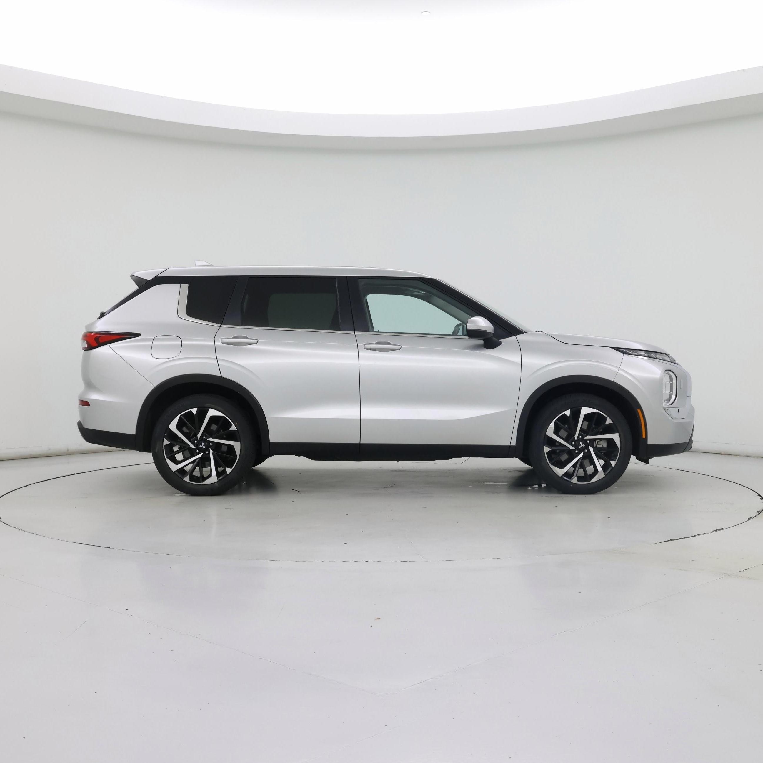 Thumbnail: 2022 Mitsubishi Outlander - 7