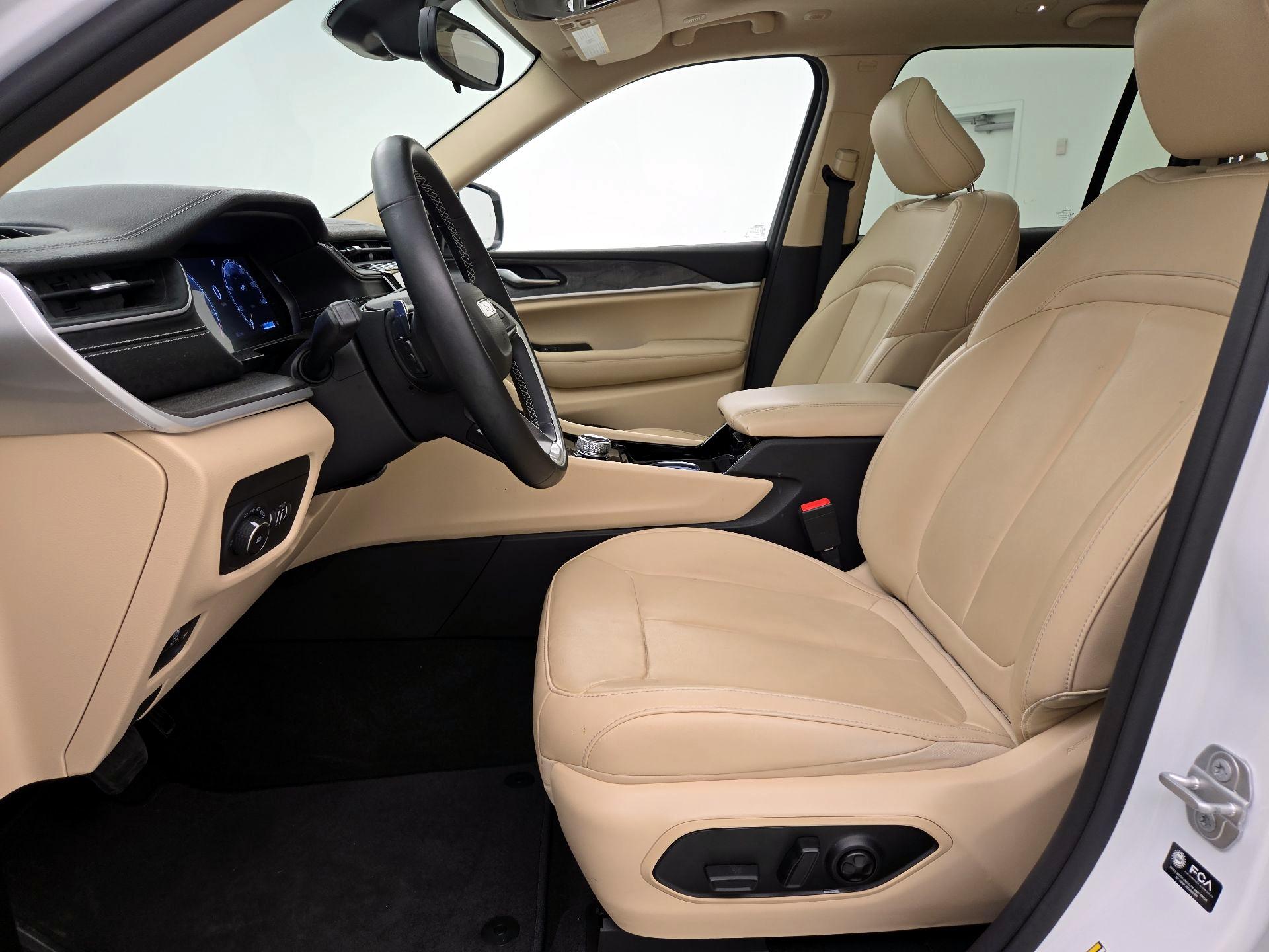 Thumbnail: 2022 Jeep Grand Cherokee - 11