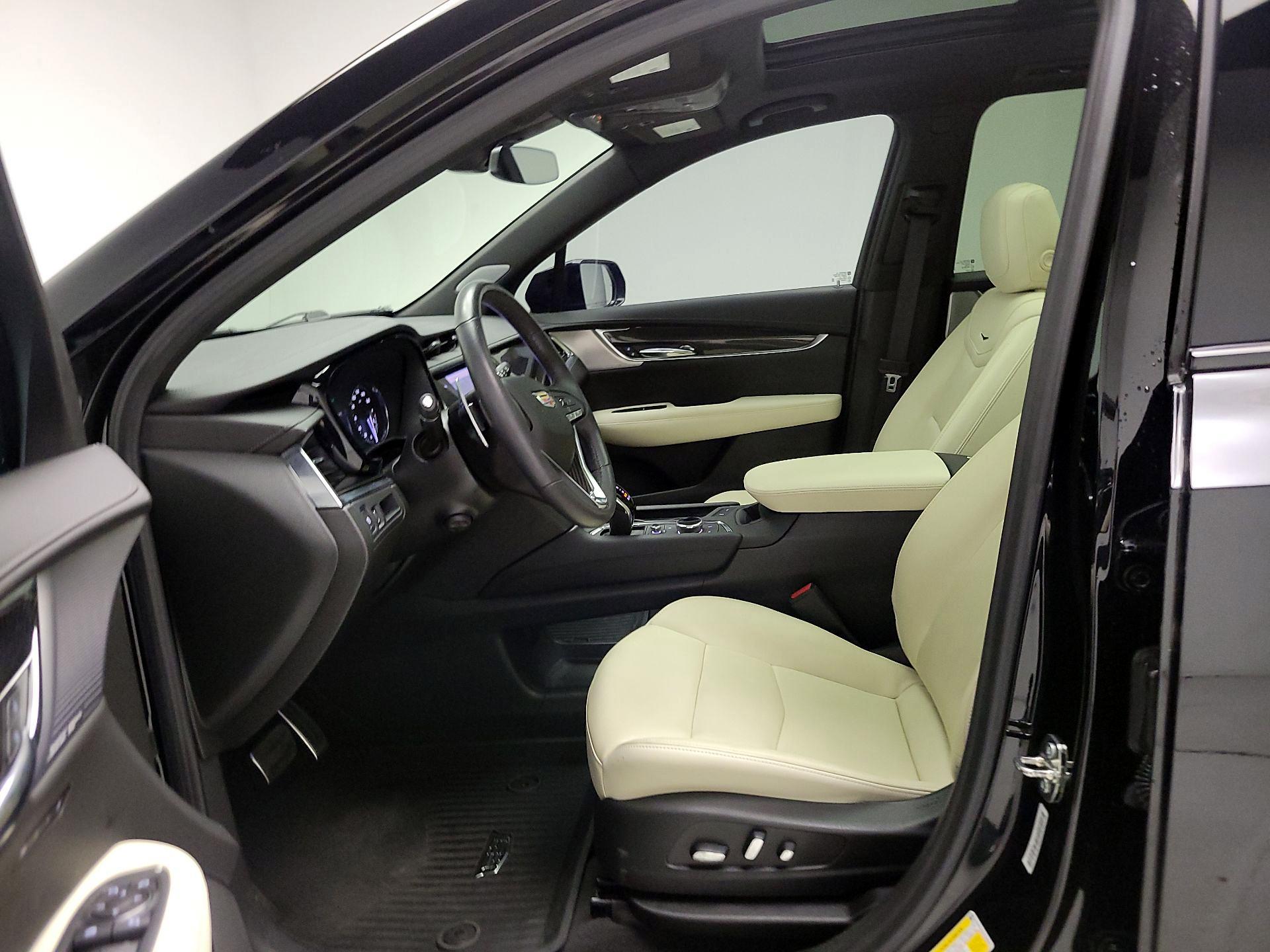 Thumbnail: 2023 Cadillac XT6 - 11