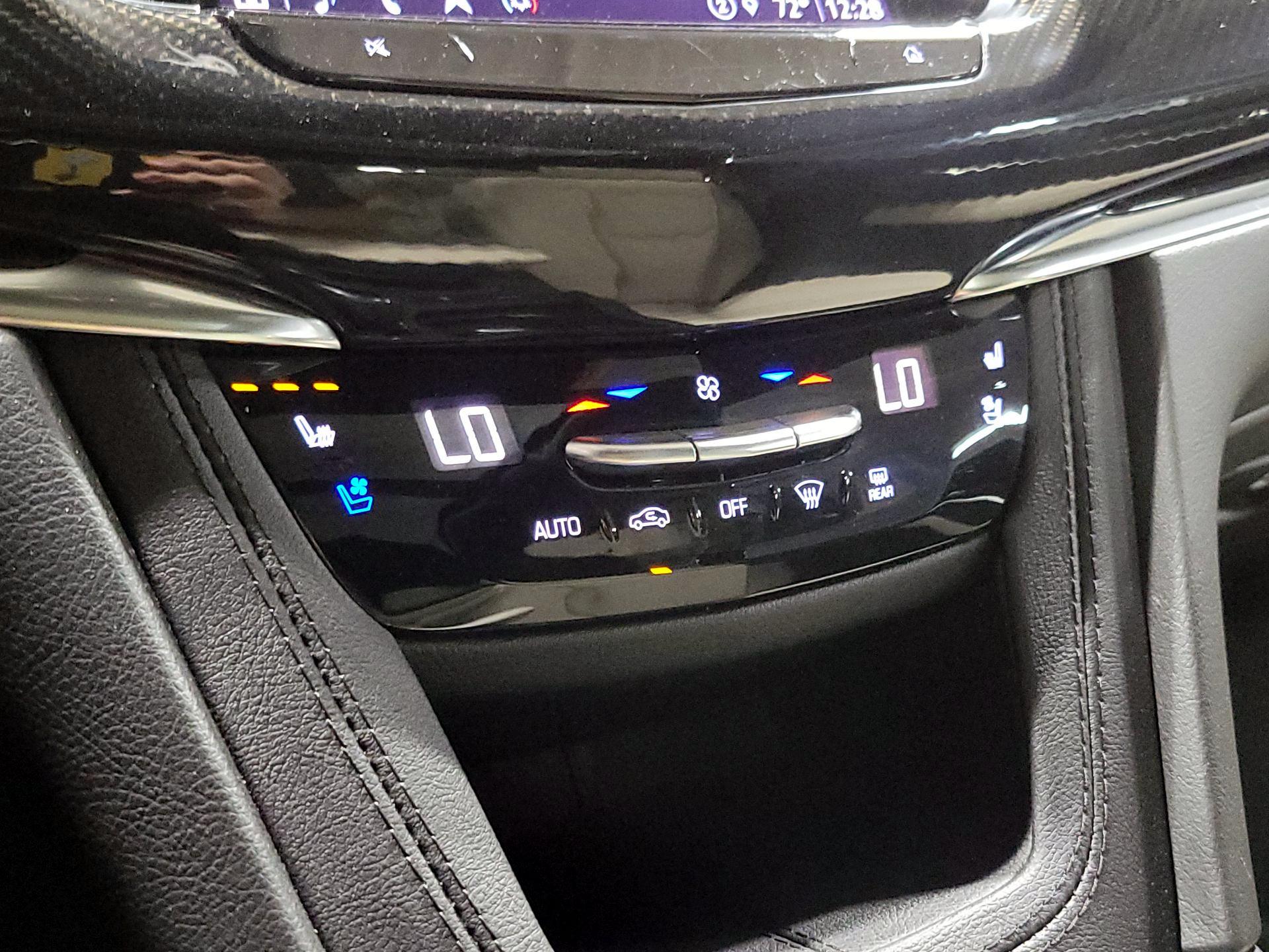 Thumbnail: 2023 Cadillac XT6 - 17