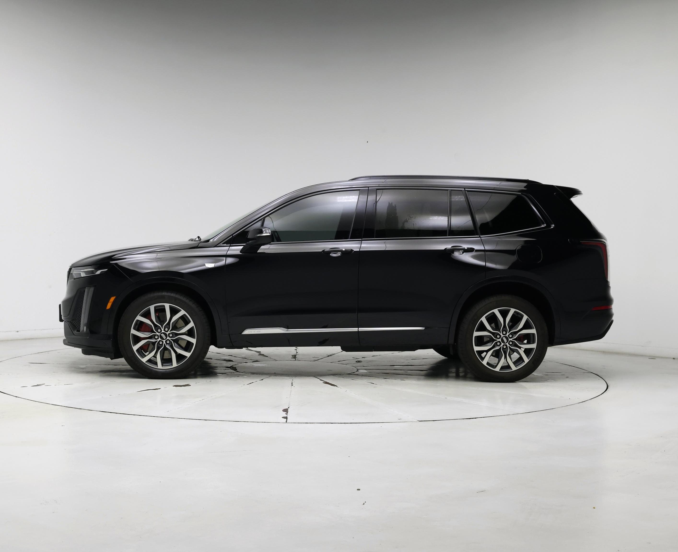 Thumbnail: 2023 Cadillac XT6 - 3